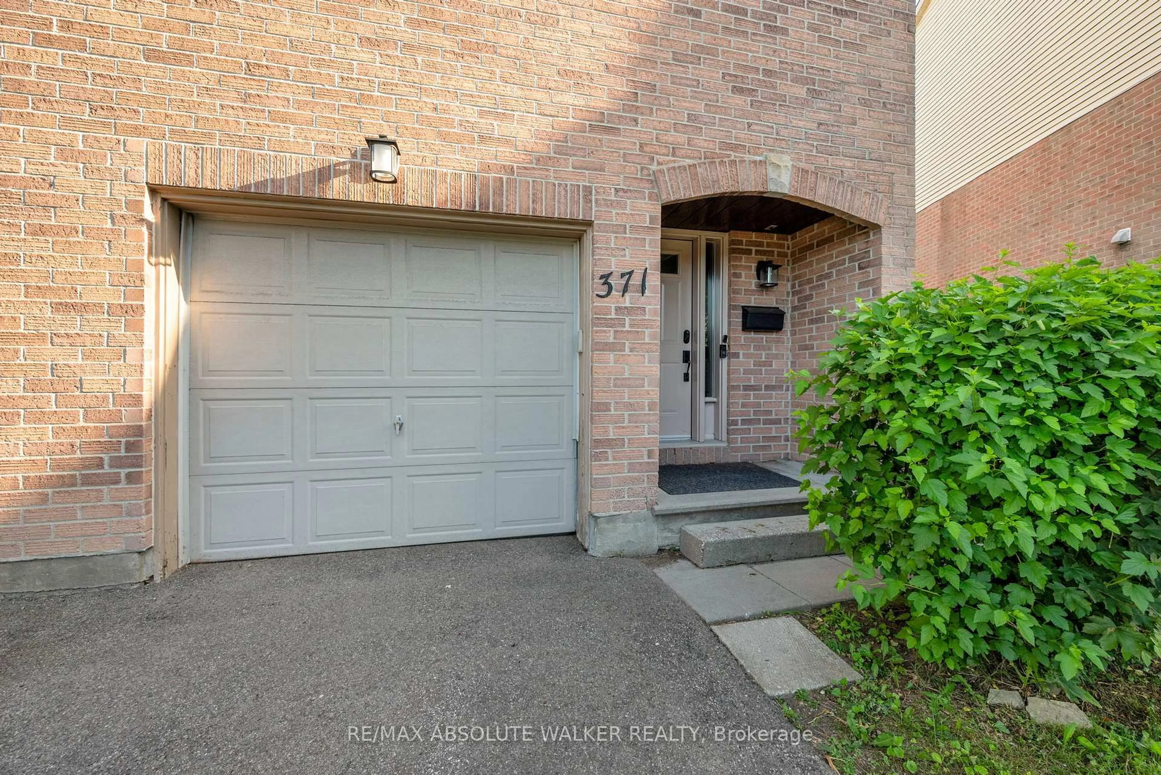 Unknown for 371 Pickford Dr #4, Kanata Ontario K2L 3P3