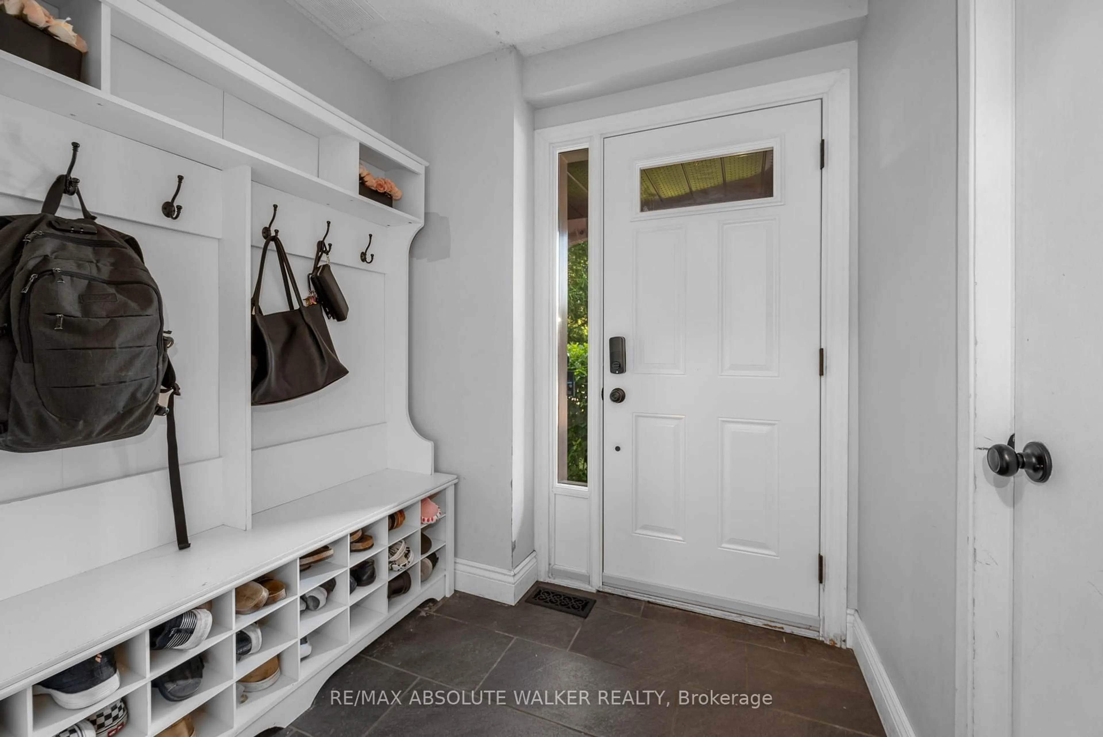 Indoor entryway for 371 Pickford Dr #4, Kanata Ontario K2L 3P3