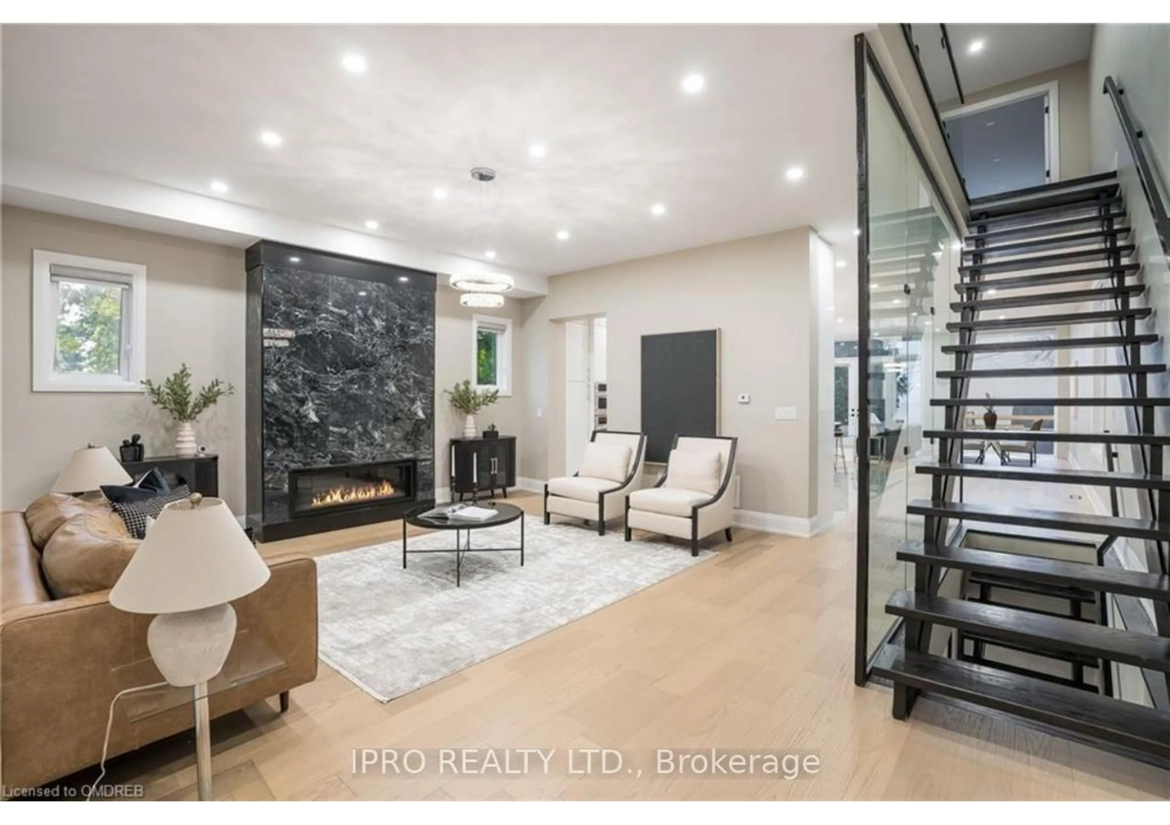 Indoor entryway for 6 Campview Rd, Hamilton Ontario L8E 5E2