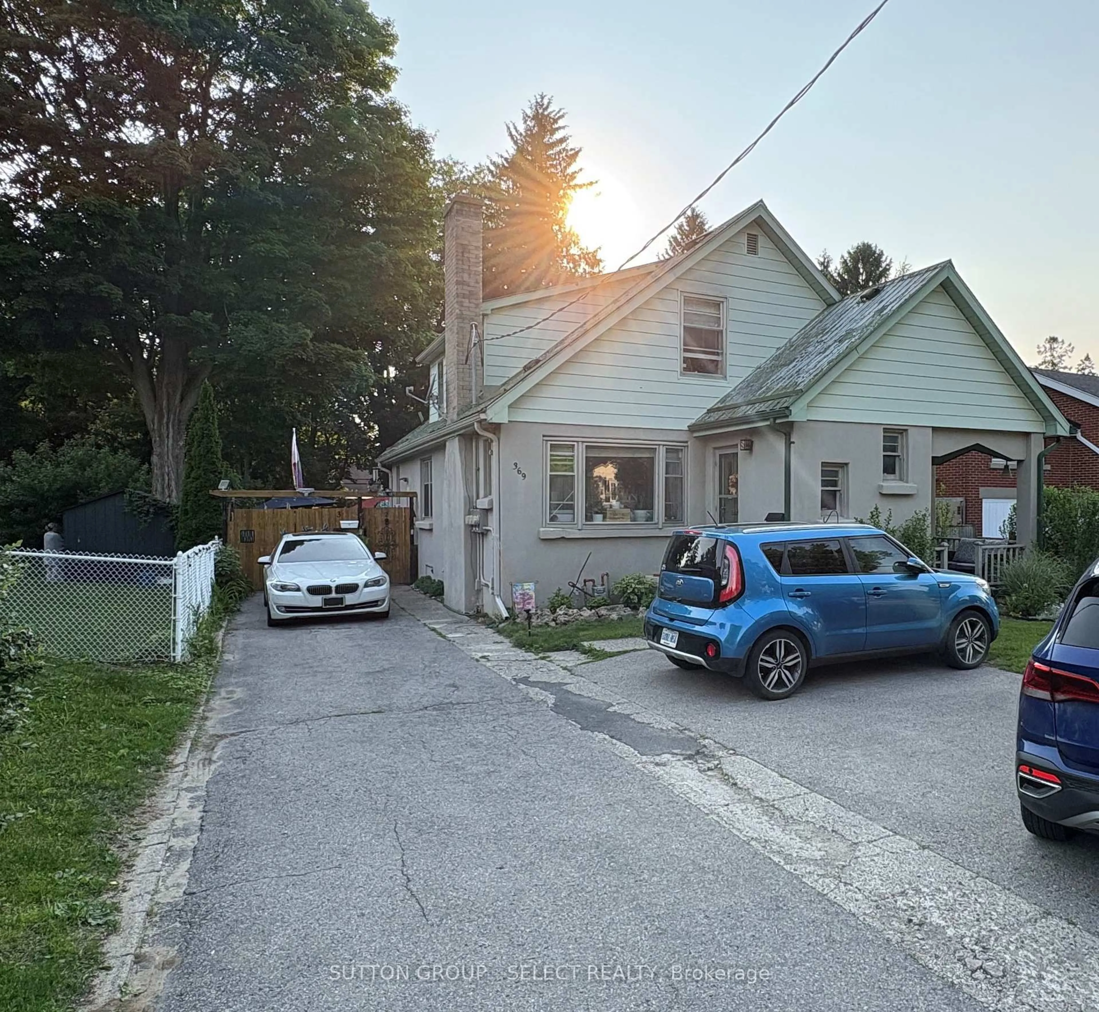 A pic from outside/outdoor area/front of a property/back of a property/a pic from drone, street for 369 BOLER Rd, London South Ontario N6K 2K6