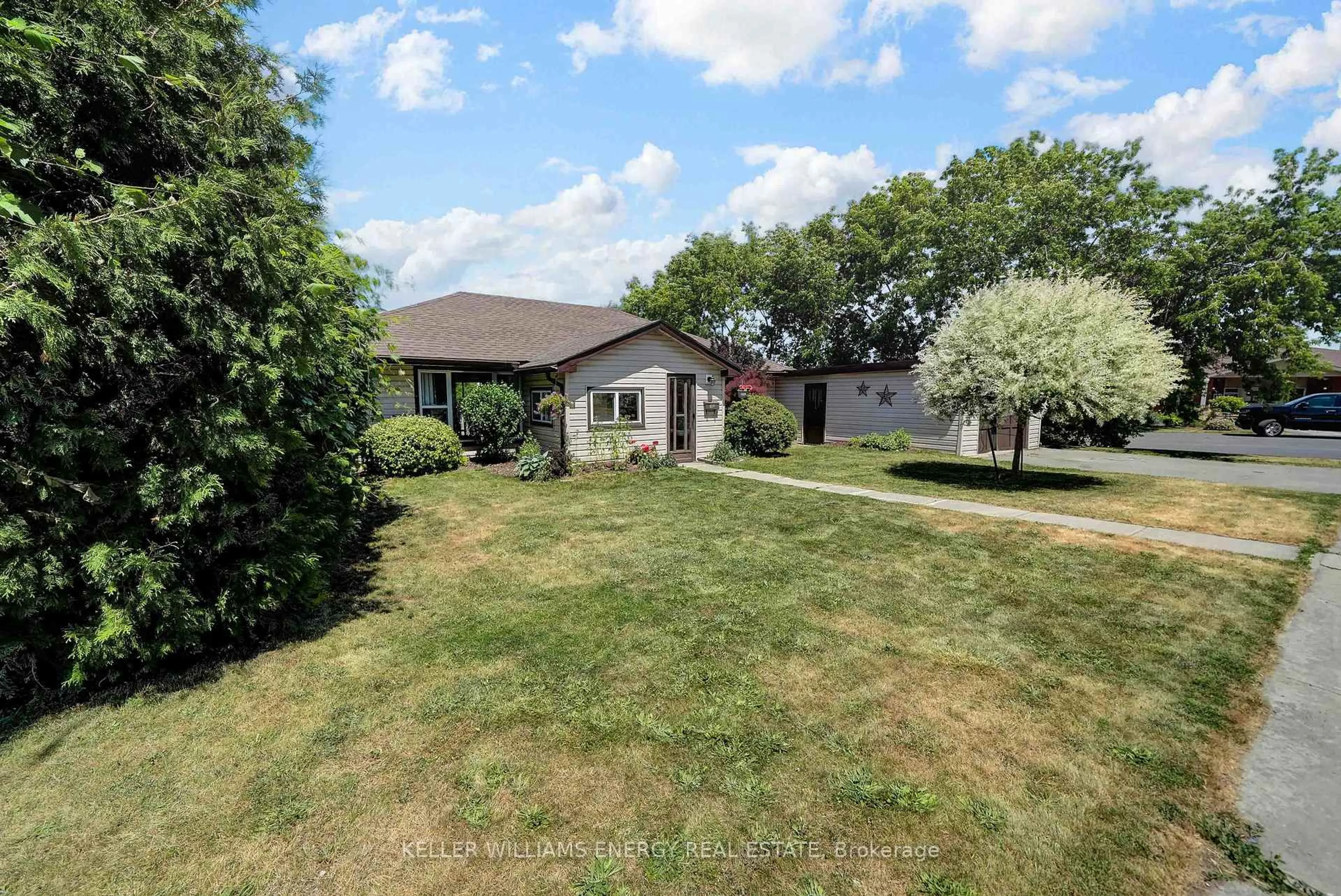A pic from outside/outdoor area/front of a property/back of a property/a pic from drone, unknown for 102 Crown St, Quinte West Ontario K8V 1P4