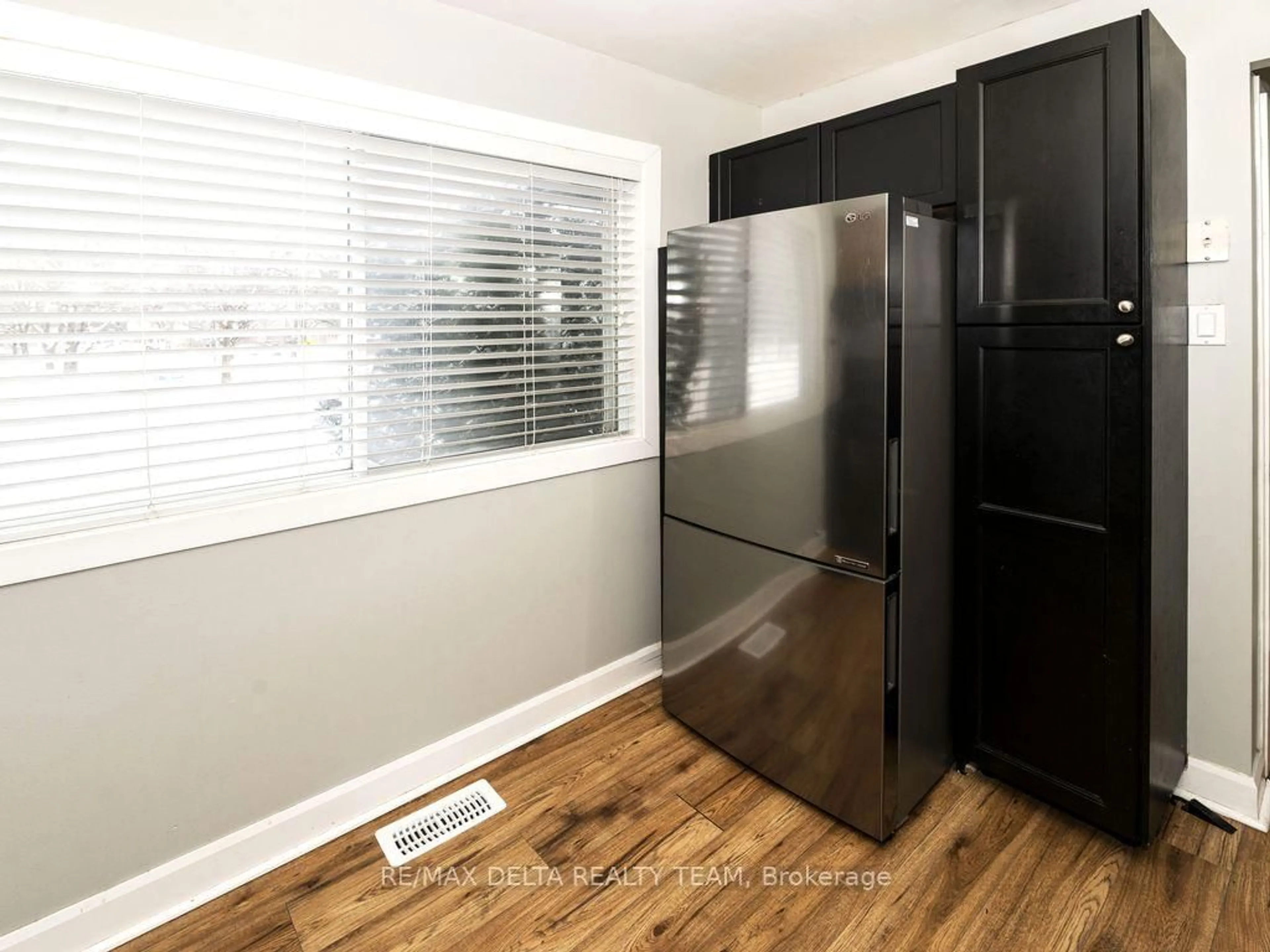Unknown for 3024 Fairlea Cres #-, Ottawa Ontario K1V 8T7