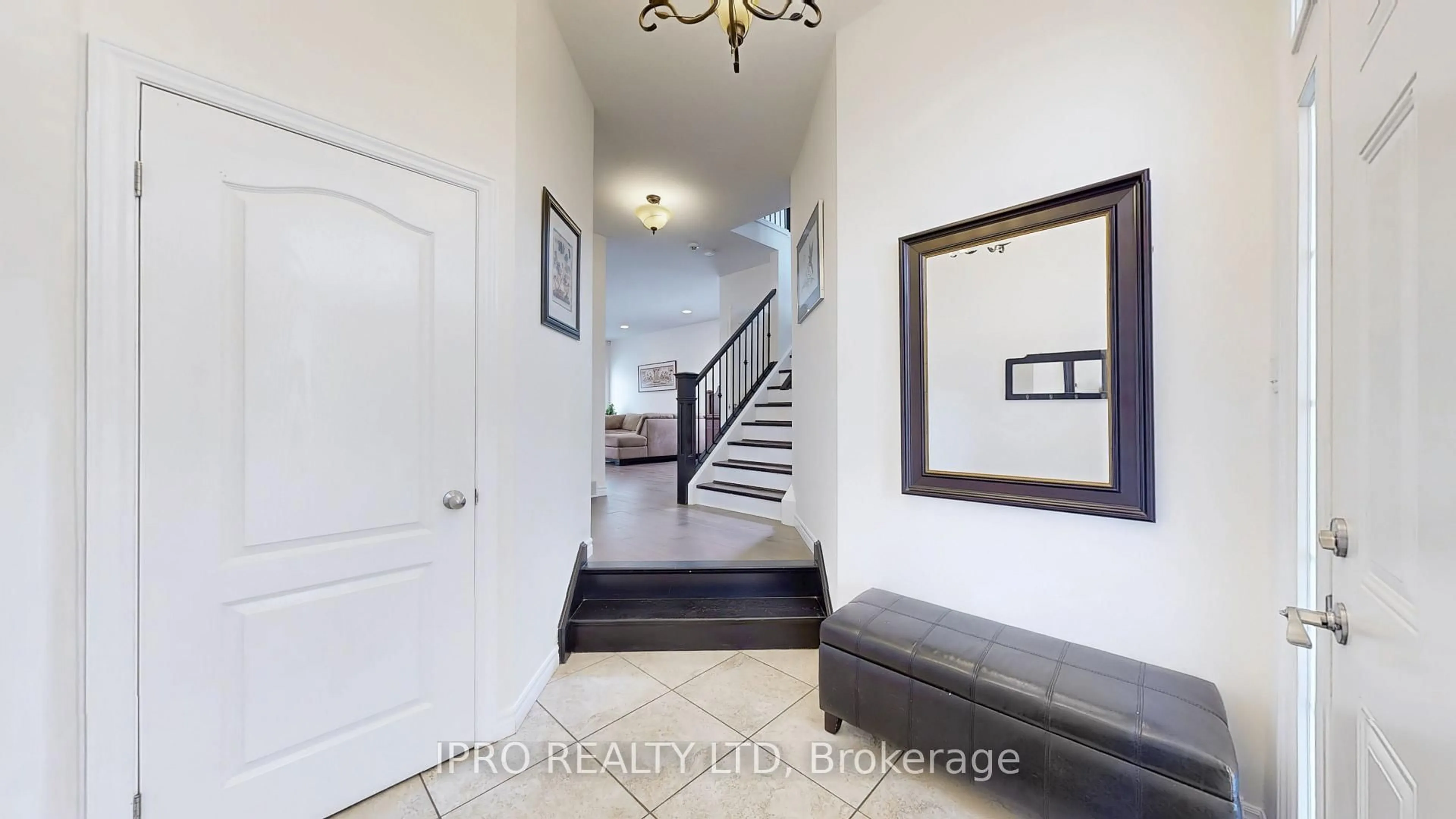 Indoor entryway for 751 Blackacres Blvd, London North Ontario N6G 0J1