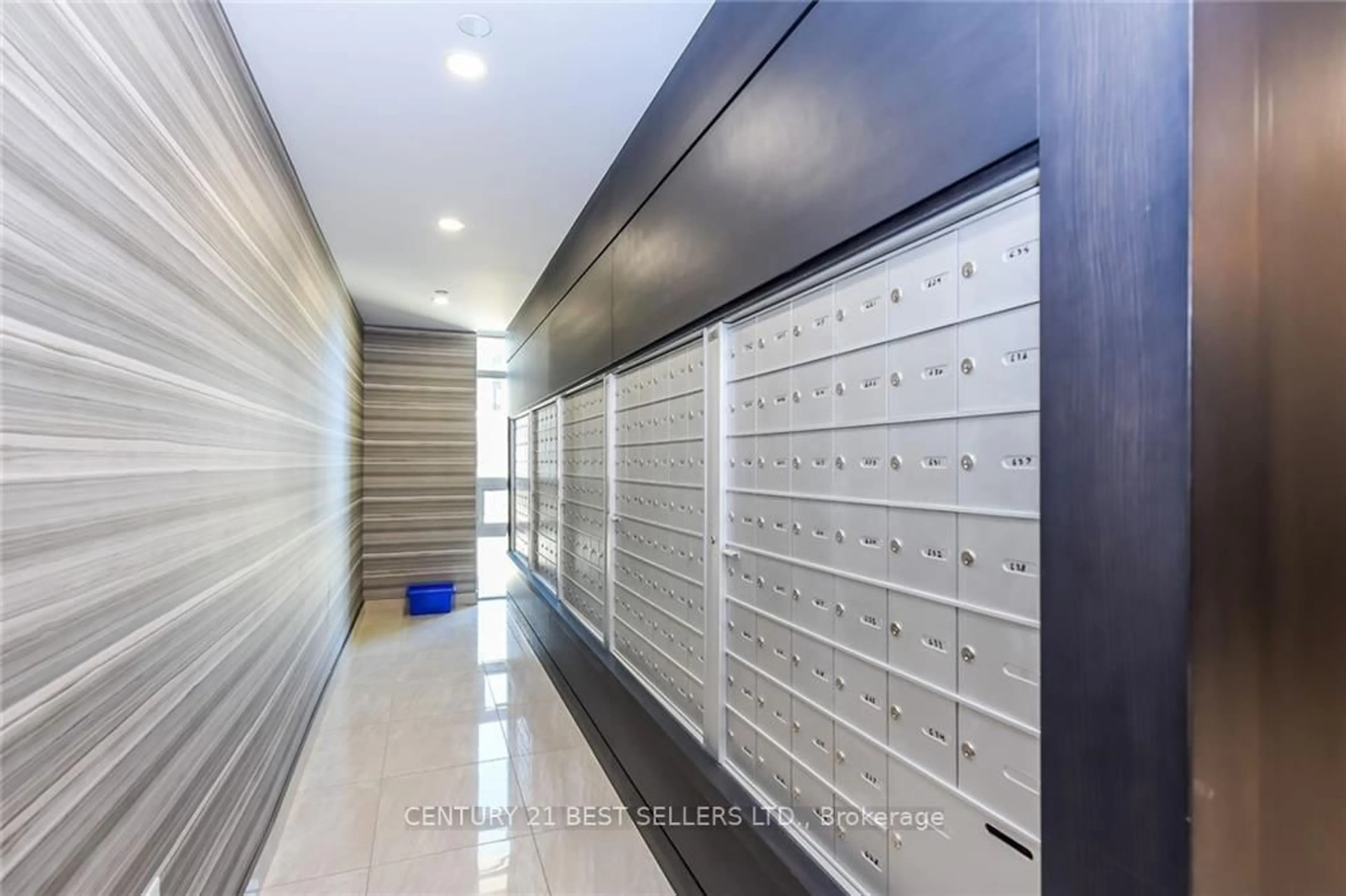 Storage room or clothes room or walk-in closet for 125 Shoreview Pl #208, Hamilton Ontario L8E 0K3