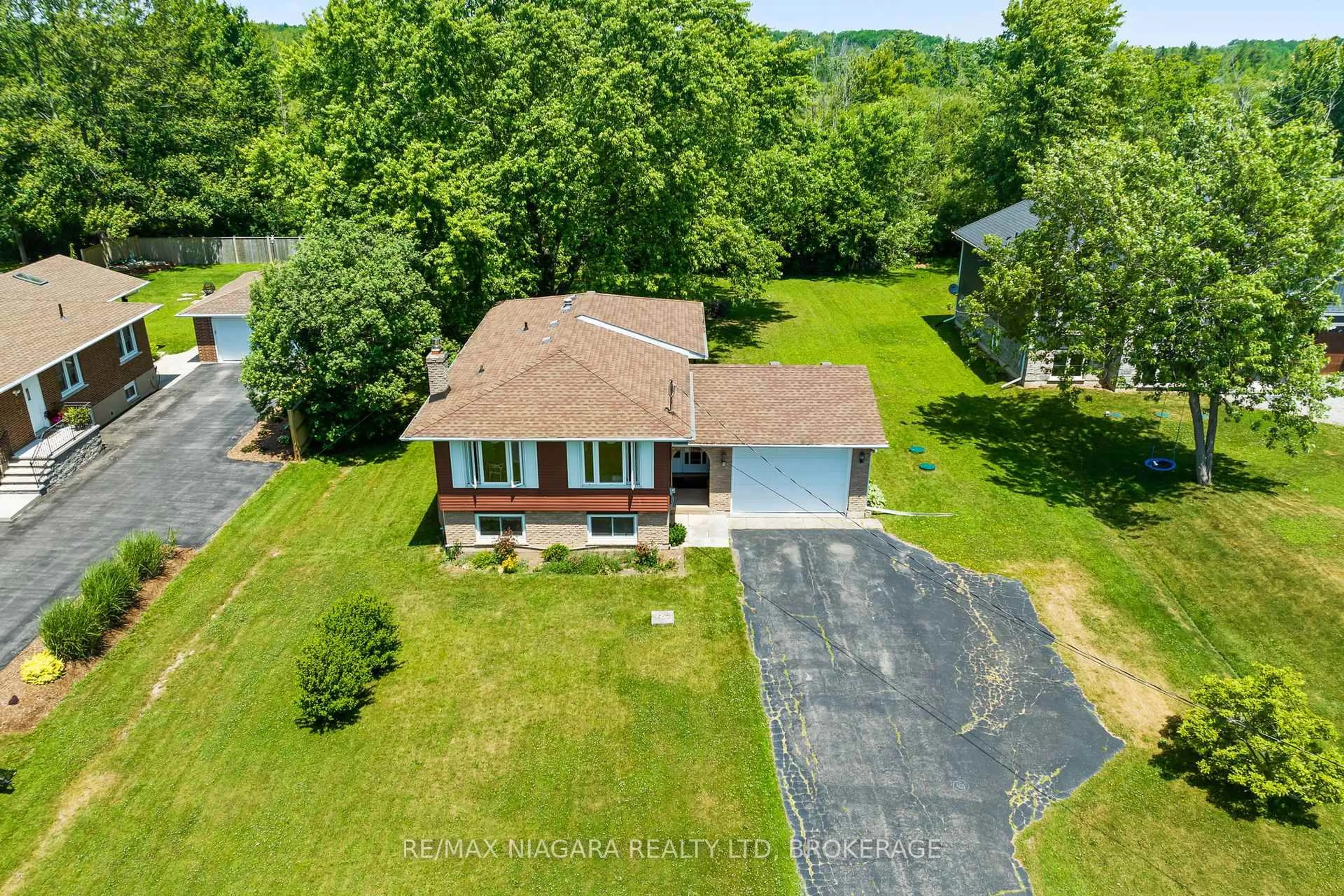 A pic from outside/outdoor area/front of a property/back of a property/a pic from drone, water/lake/river/ocean view for 10960 Lakeshore Rd, Wainfleet Ontario L3K 5V4
