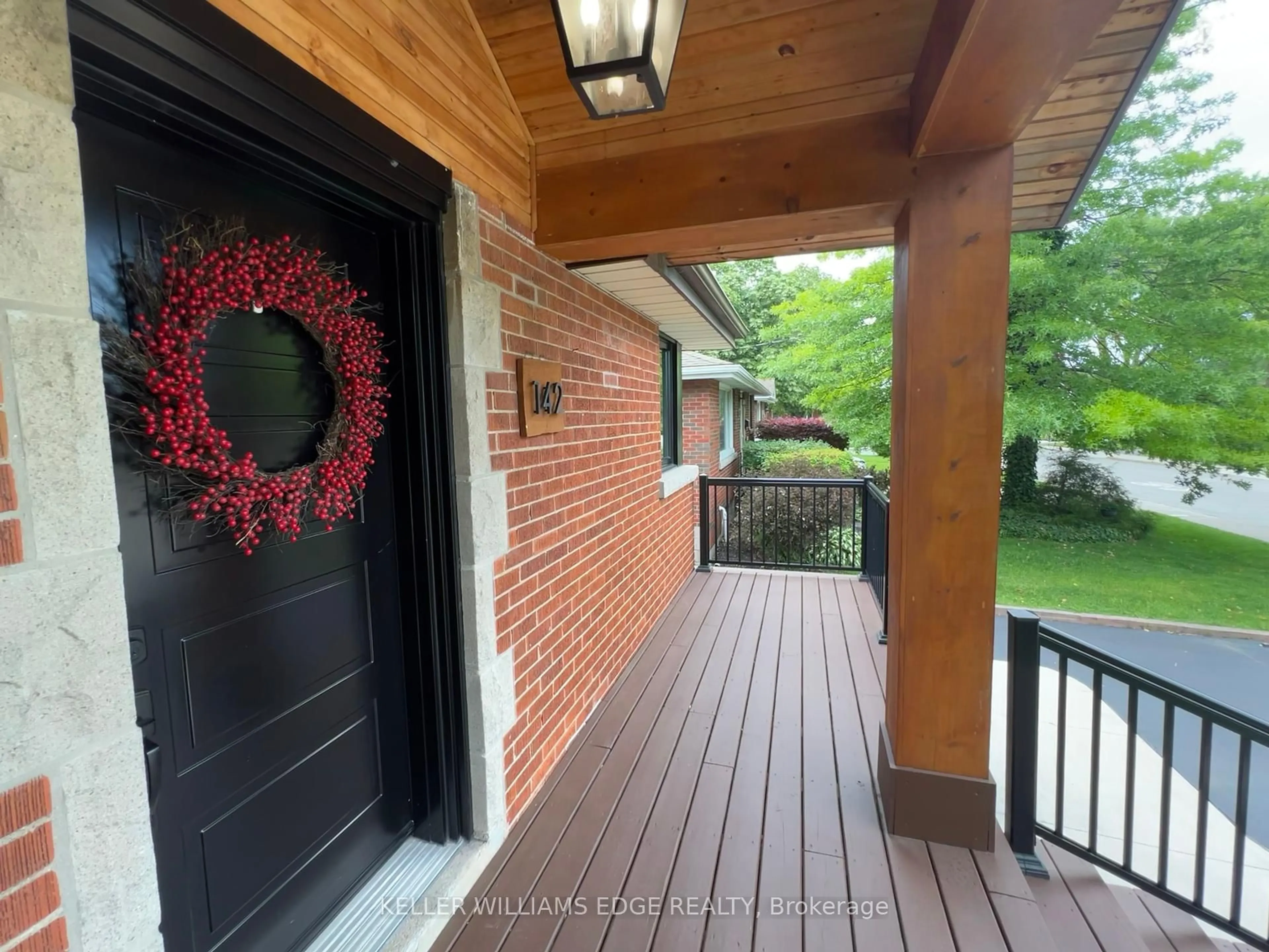 Home with brick exterior material, street for 142 South Bend Rd, Hamilton Ontario L9A 2B6