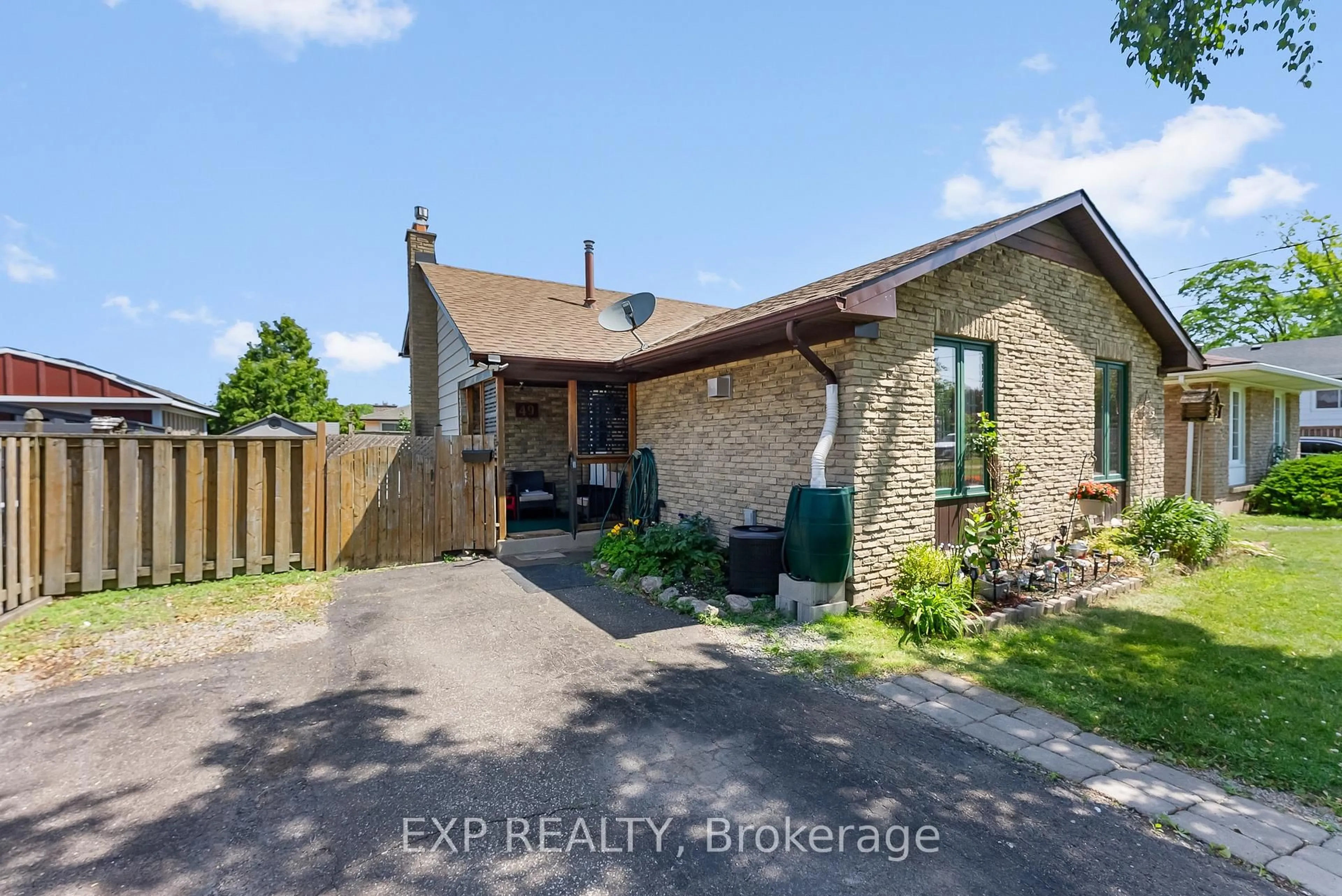 A pic from outside/outdoor area/front of a property/back of a property/a pic from drone, unknown for 49 Grove Ave, St. Catharines Ontario L2P 1C9