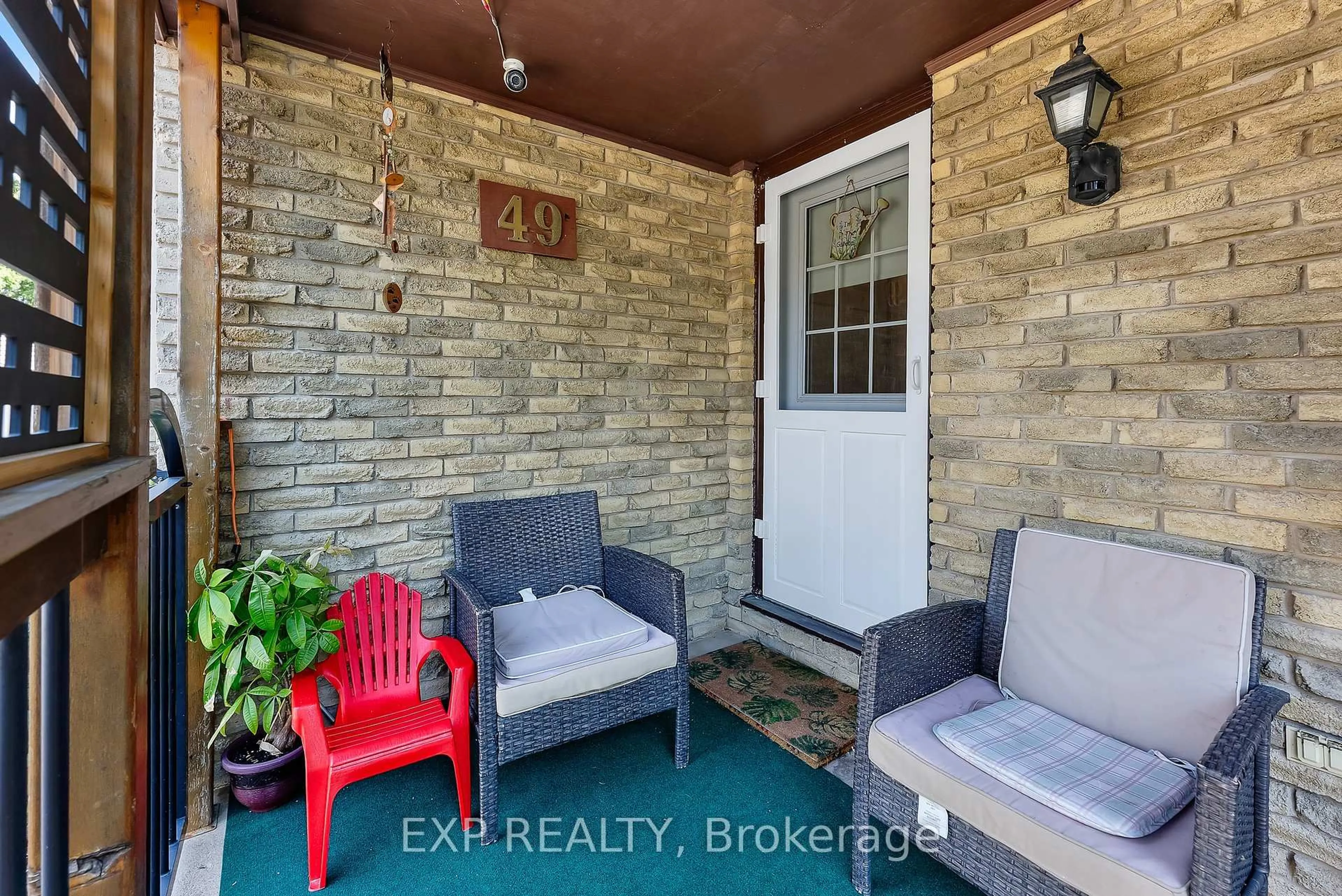 Indoor entryway for 49 Grove Ave, St. Catharines Ontario L2P 1C9