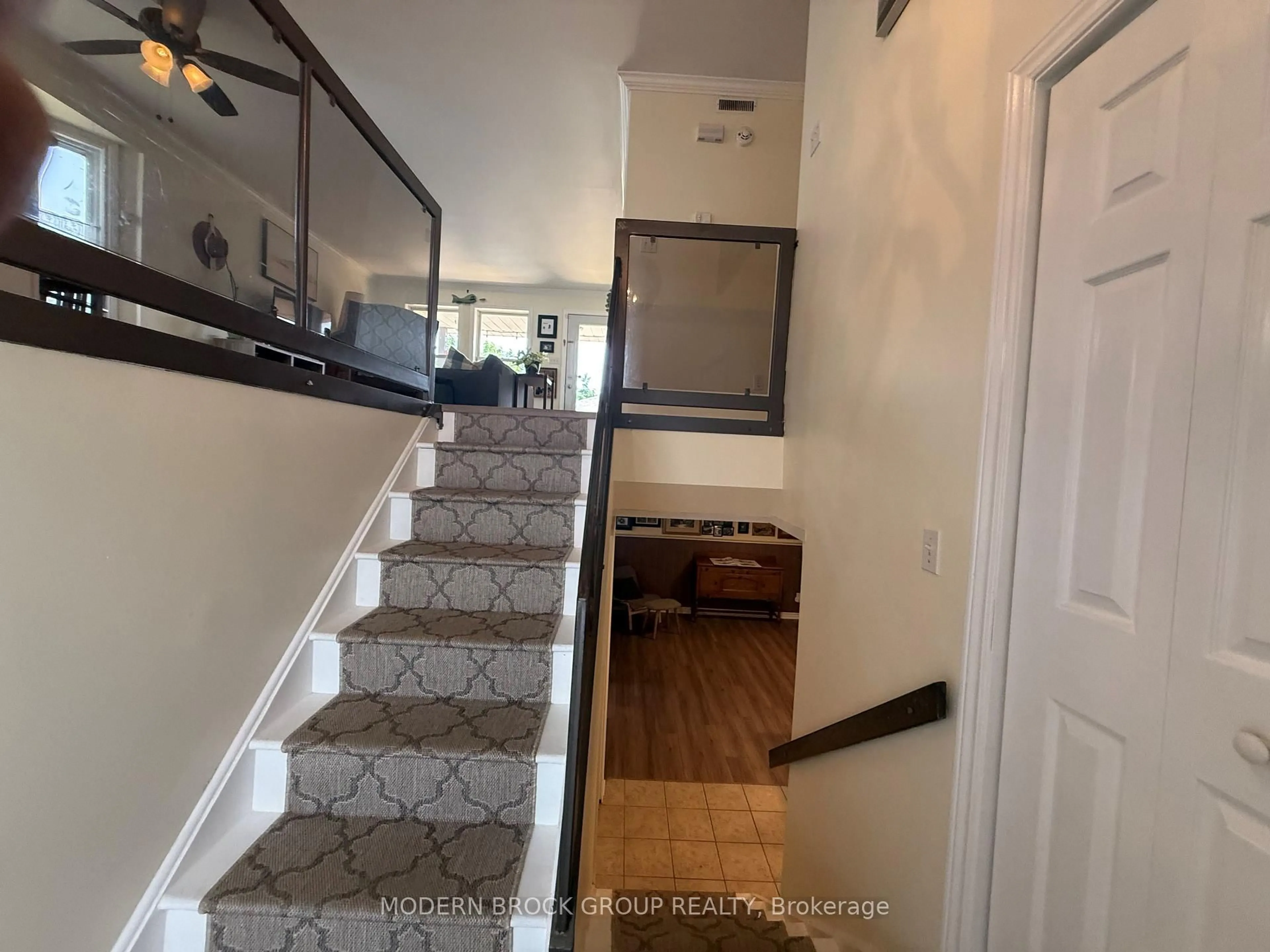 Indoor foyer for 235 Wood St, Prescott Ontario K0E 1T0