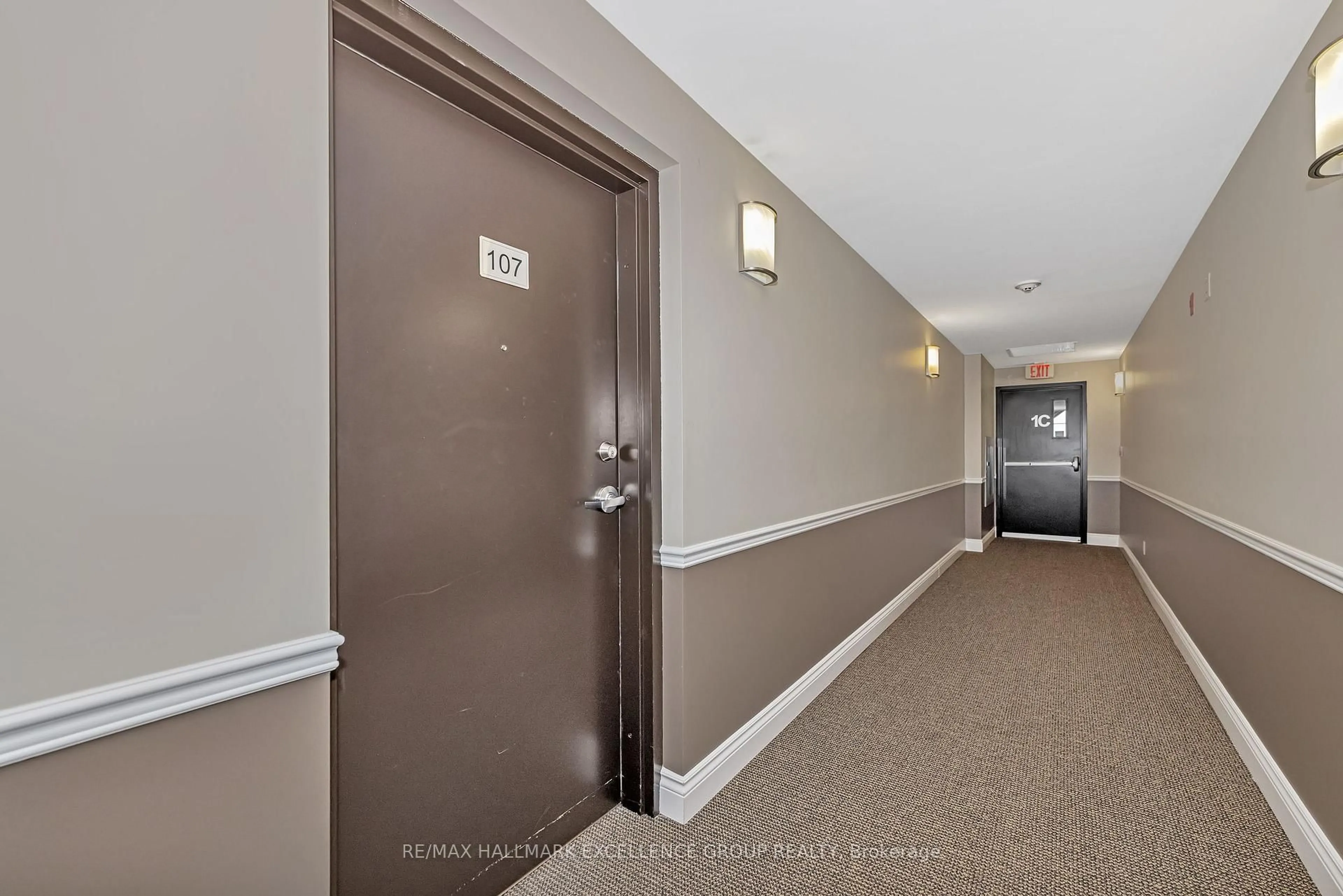 Indoor foyer for 2360 Albert St #107, Clarence-Rockland Ontario K4K 0C4
