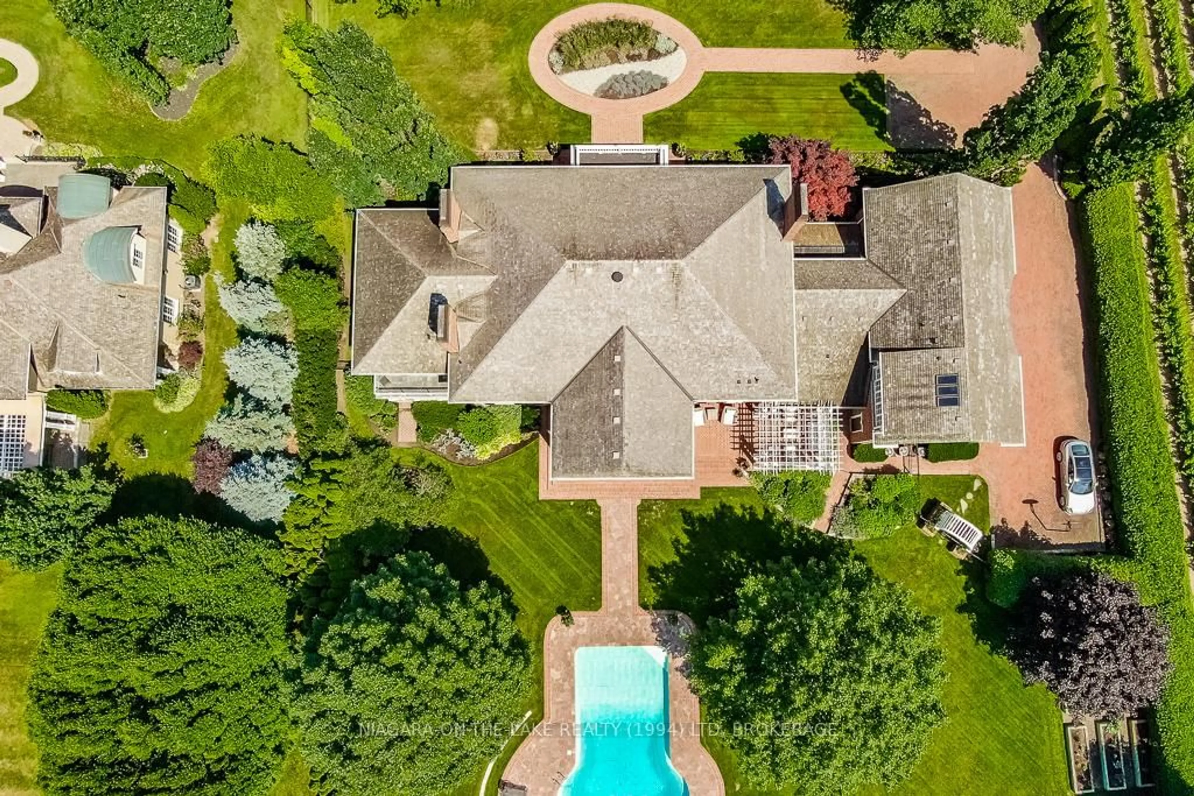 A pic from outside/outdoor area/front of a property/back of a property/a pic from drone, unknown for 14842 NIAGARA RIVER Pkwy, Niagara-on-the-Lake Ontario L0S 1J0