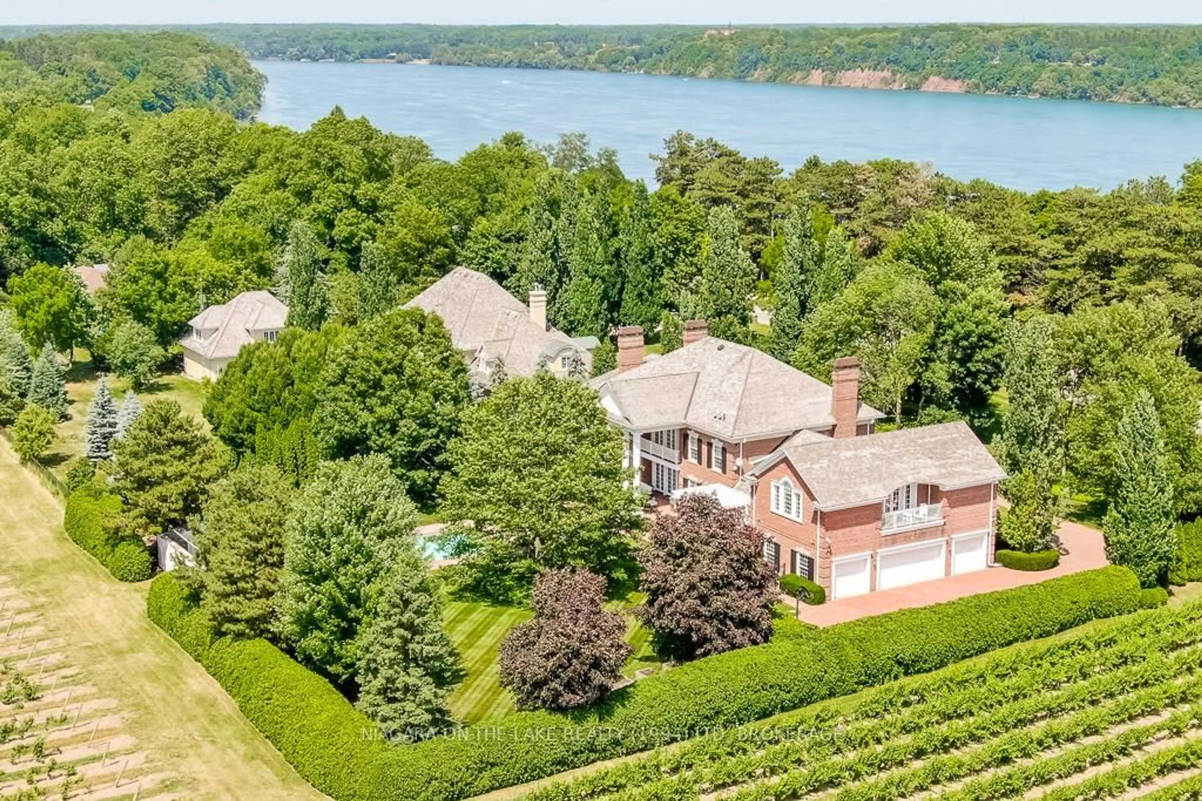 A pic from outside/outdoor area/front of a property/back of a property/a pic from drone, water/lake/river/ocean view for 14842 NIAGARA RIVER Pkwy, Niagara-on-the-Lake Ontario L0S 1J0