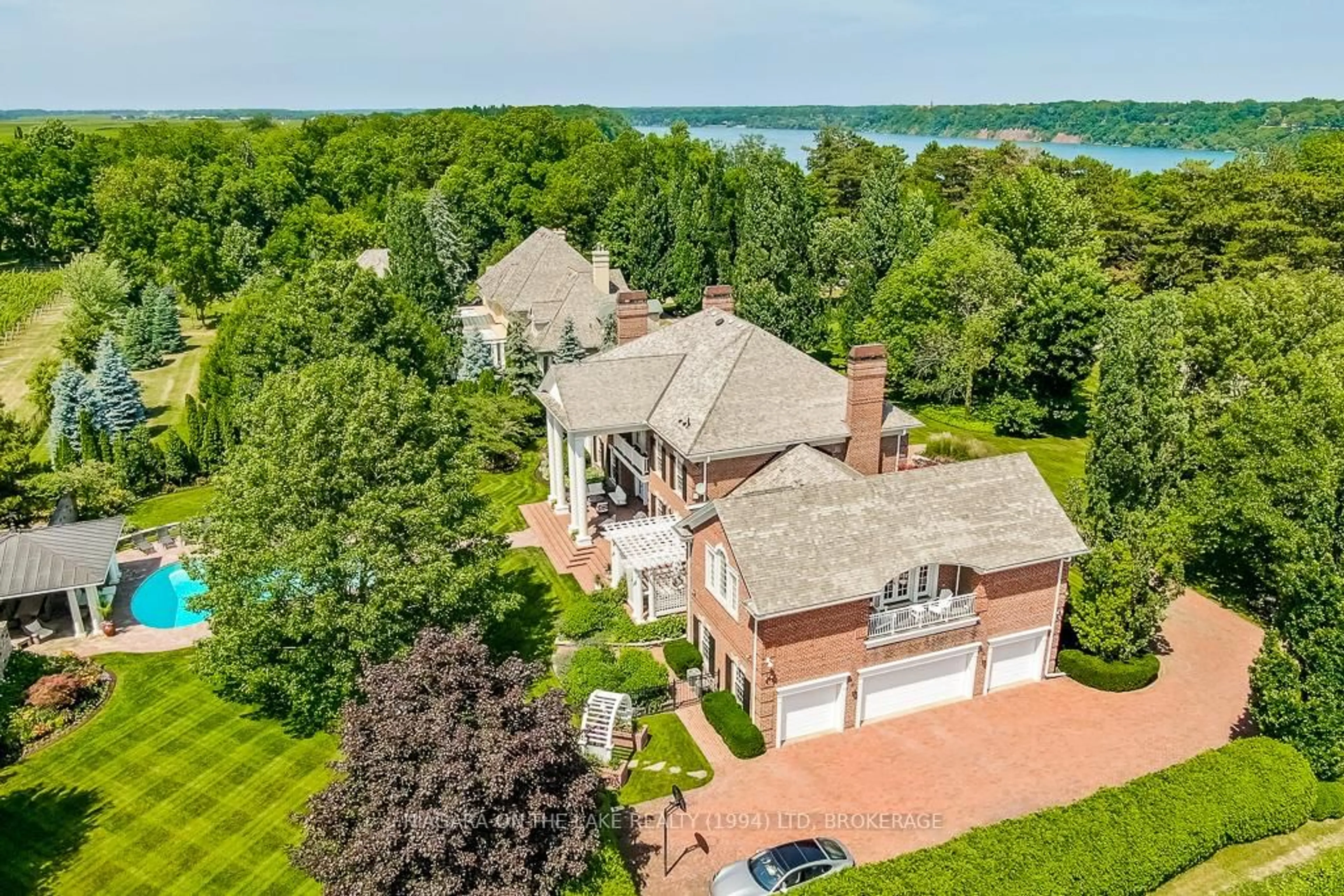 A pic from outside/outdoor area/front of a property/back of a property/a pic from drone, water/lake/river/ocean view for 14842 NIAGARA RIVER Pkwy, Niagara-on-the-Lake Ontario L0S 1J0