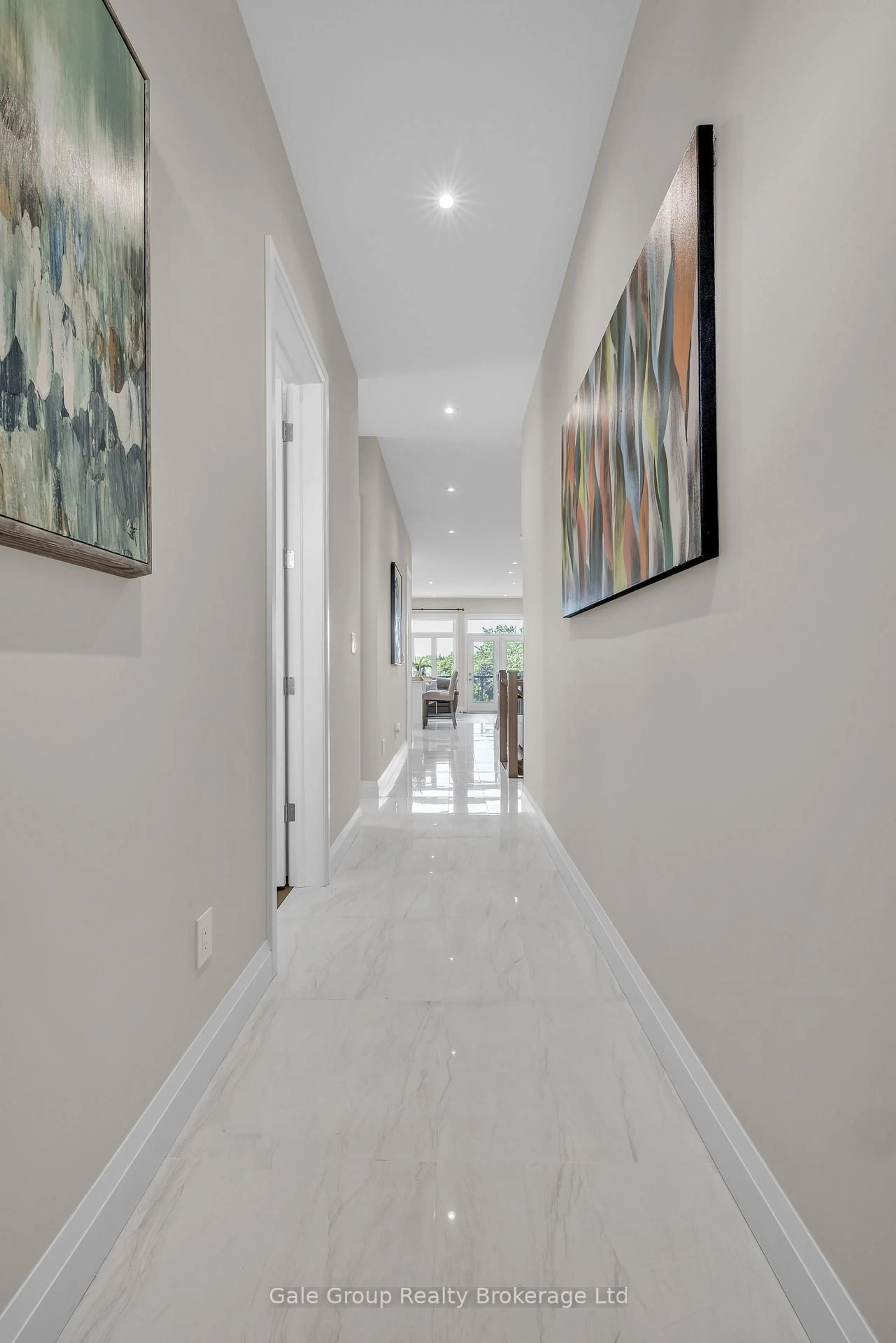 Indoor foyer for 796 Garden Court Cres, Woodstock Ontario N4T 1W6
