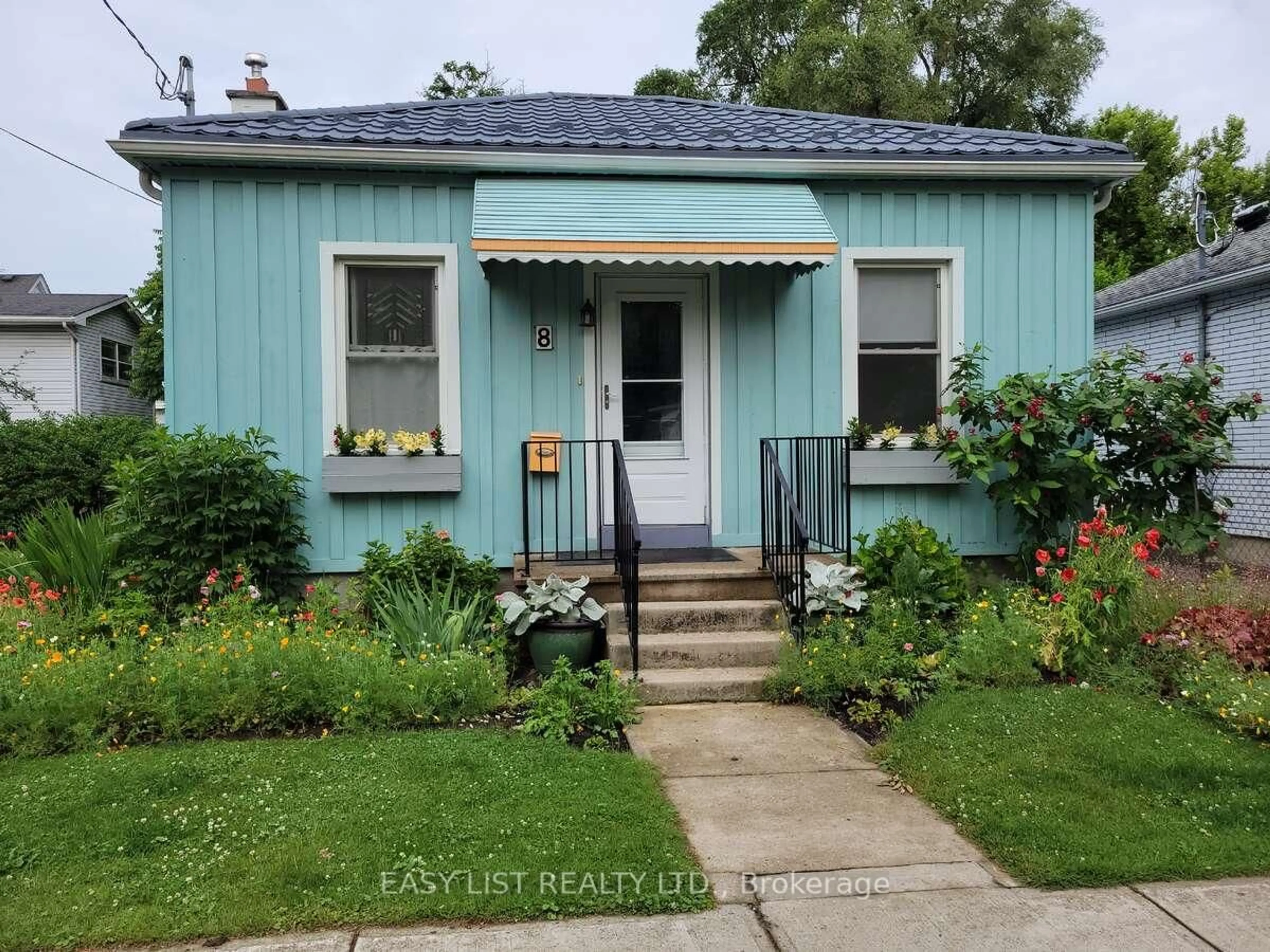 Home with vinyl exterior material, street for 8 Argyle St, London North Ontario N6H 1Y3