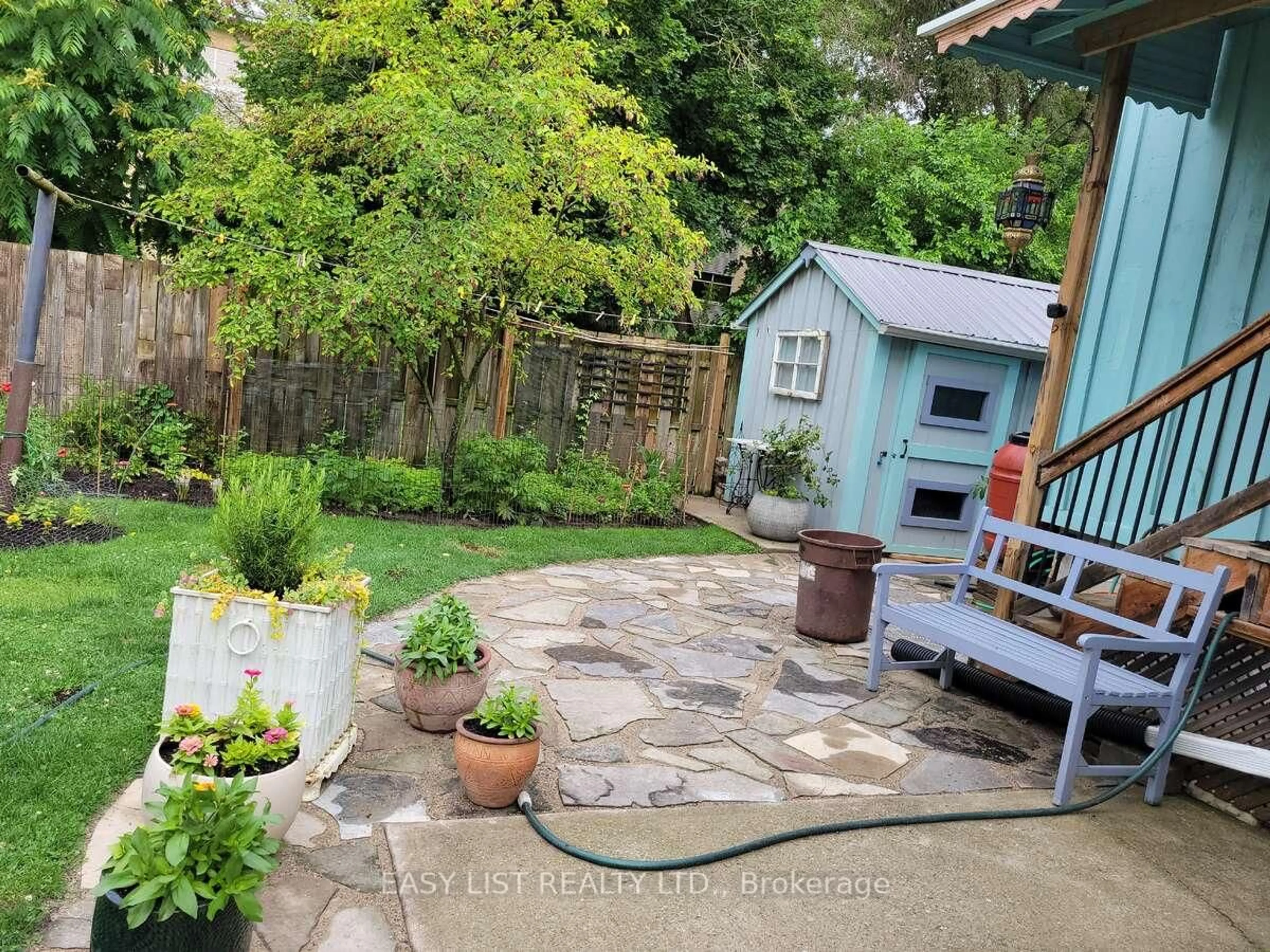 Patio, street for 8 Argyle St, London North Ontario N6H 1Y3