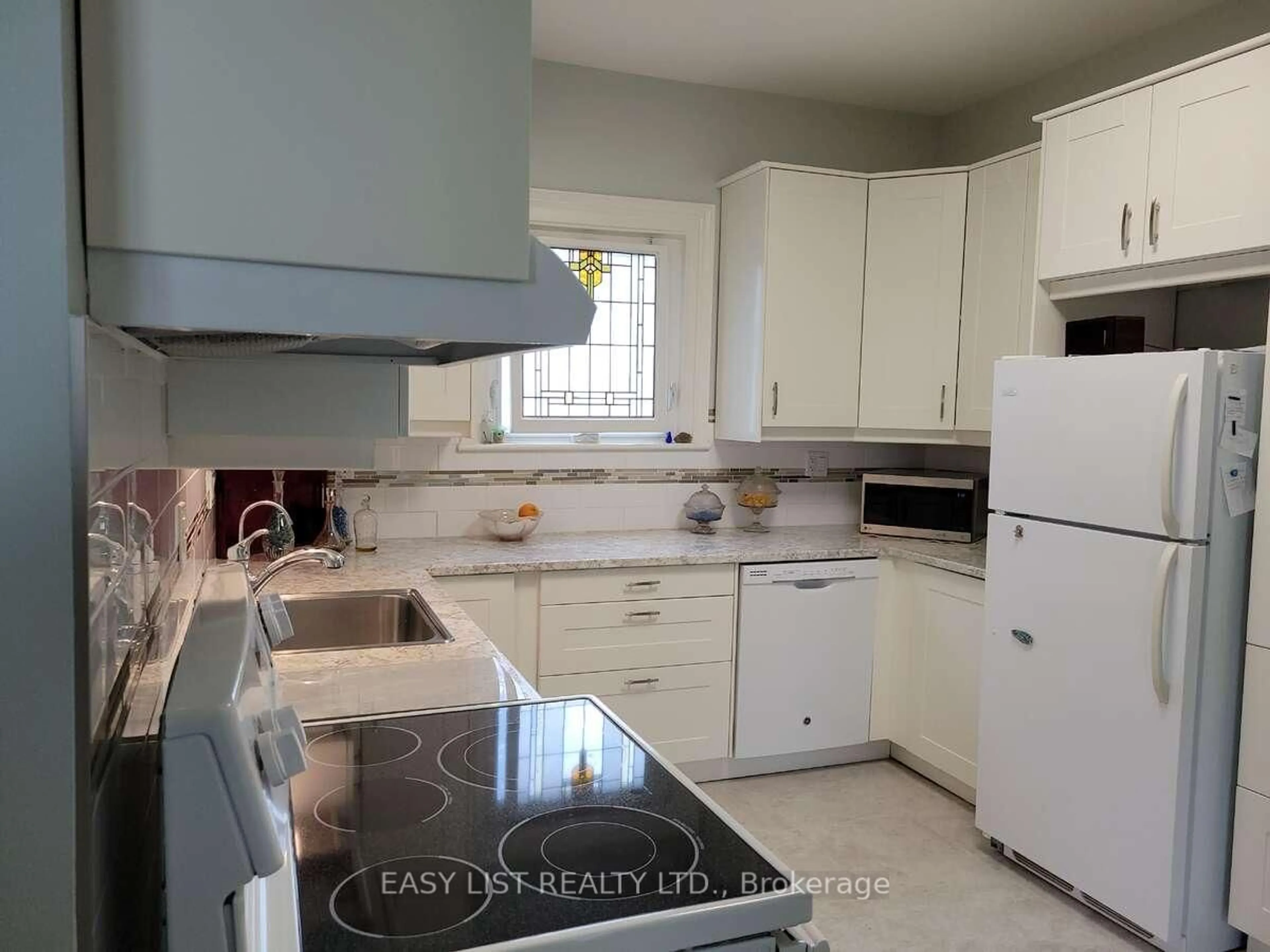 Standard kitchen, ceramic/tile floor for 8 Argyle St, London North Ontario N6H 1Y3