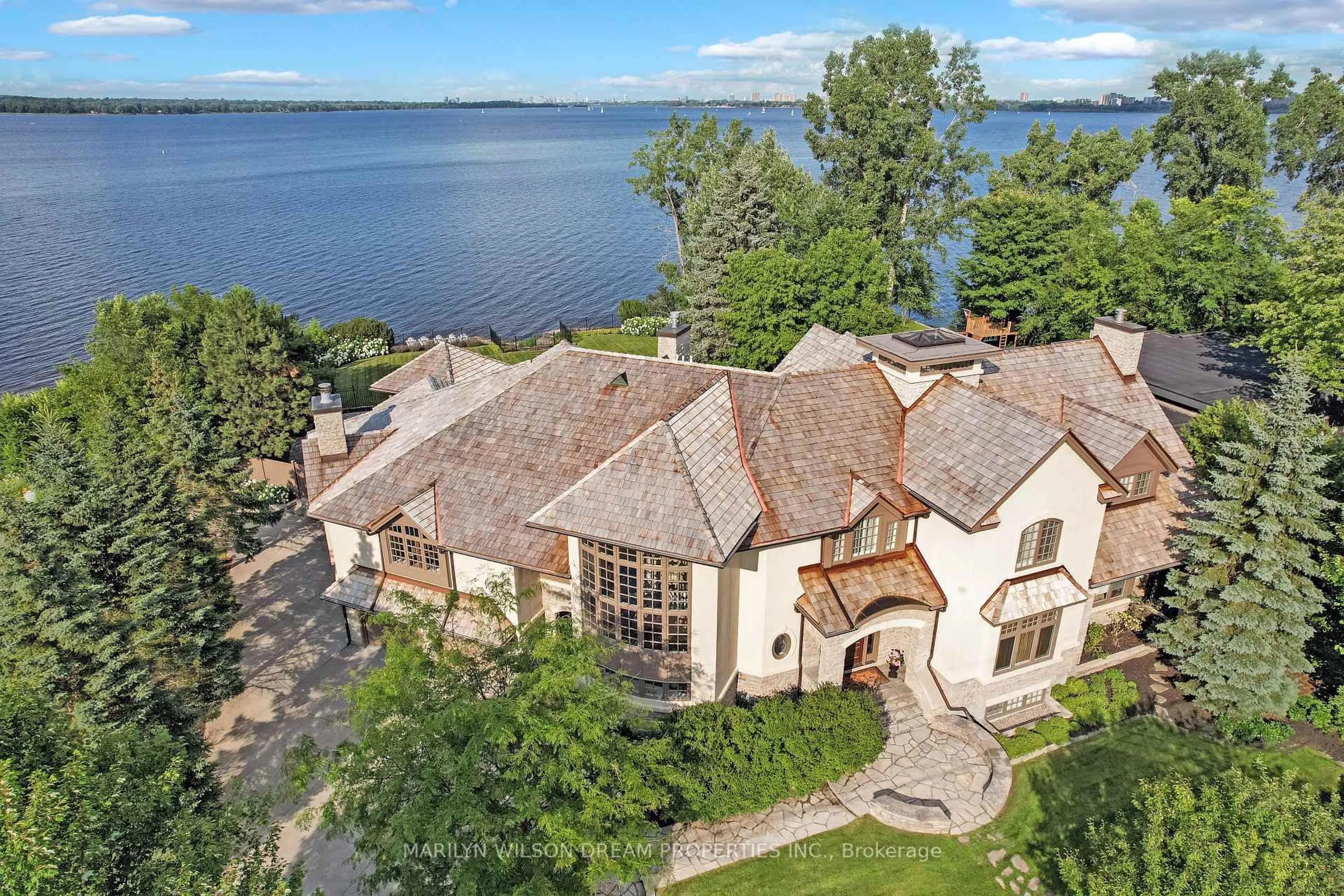 A pic from outside/outdoor area/front of a property/back of a property/a pic from drone, water/lake/river/ocean view for 113 Grandview Rd, Ottawa Ontario K2H 8B7