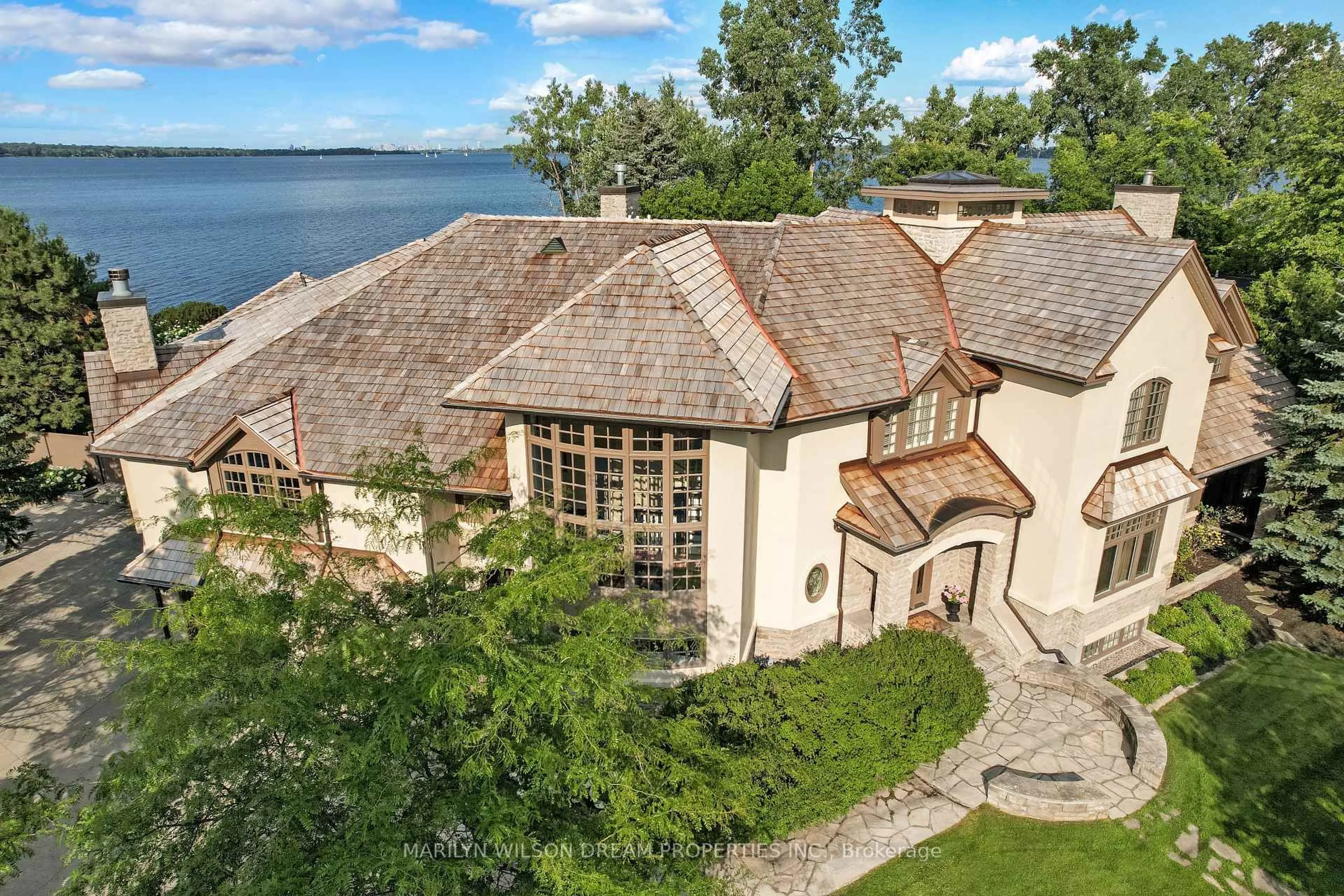 A pic from outside/outdoor area/front of a property/back of a property/a pic from drone, water/lake/river/ocean view for 113 Grandview Rd, Ottawa Ontario K2H 8B7