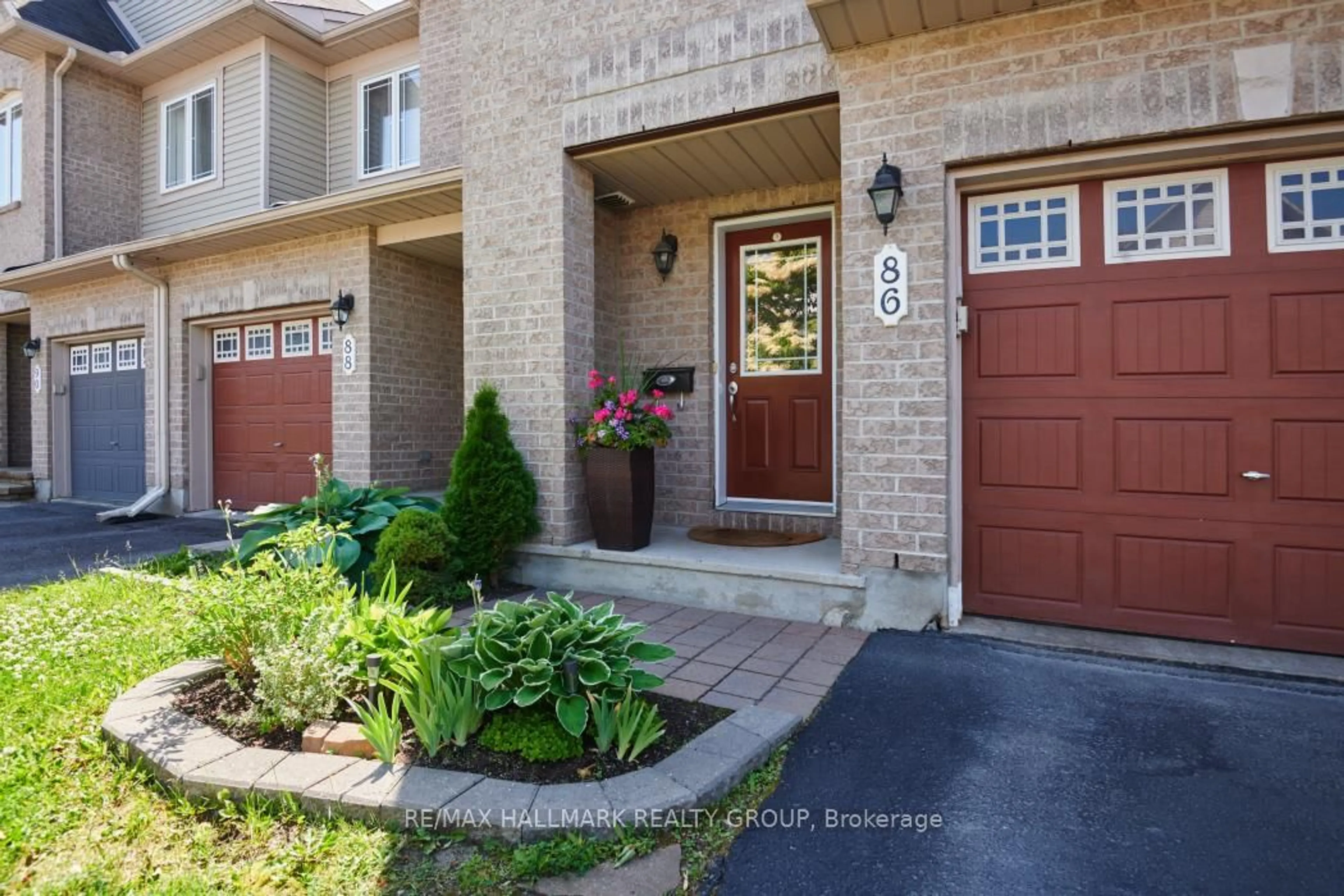 Indoor entryway for 86 Indigo St, Ottawa Ontario K1J 0A8