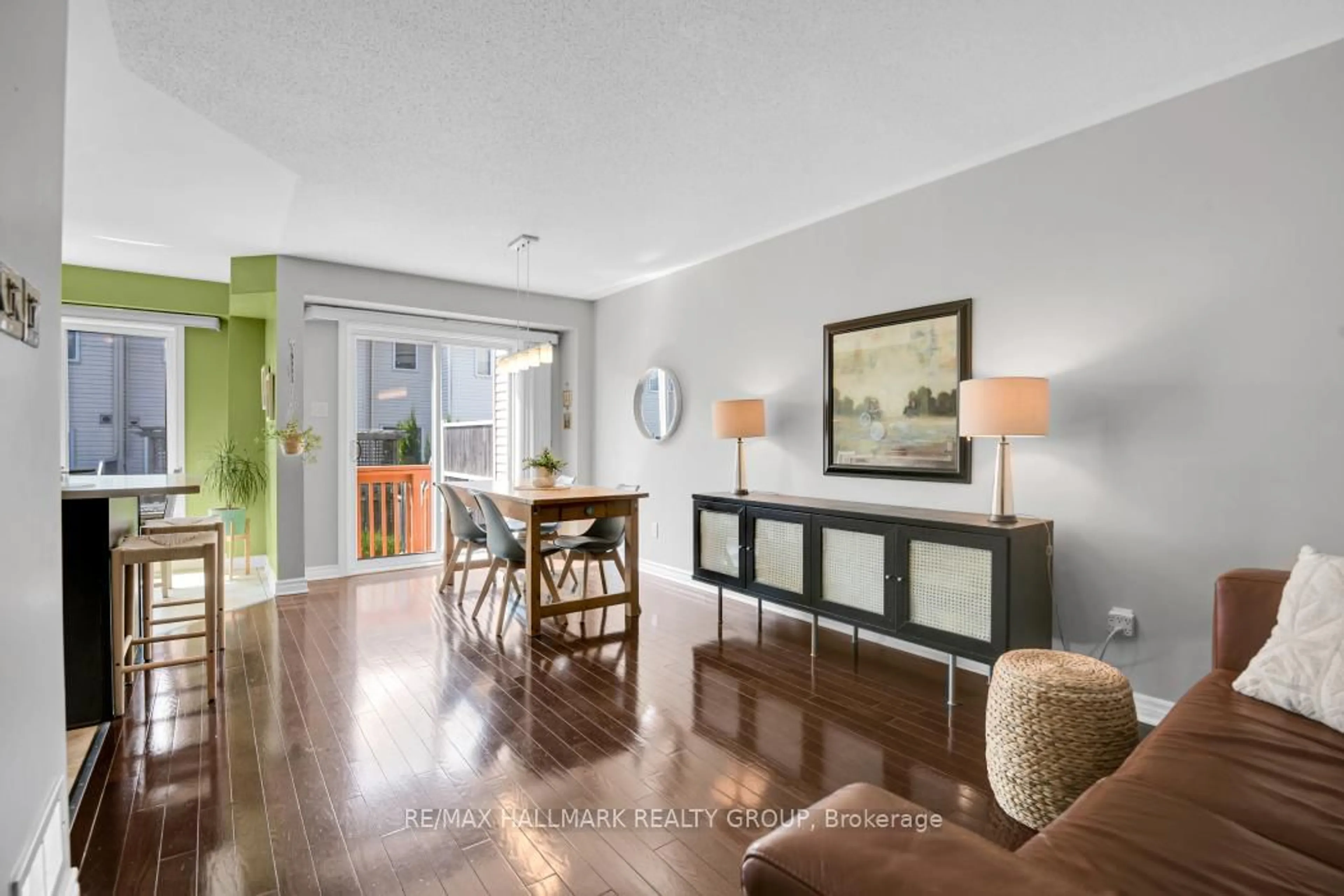 Living room with furniture, wood/laminate floor for 86 Indigo St, Ottawa Ontario K1J 0A8