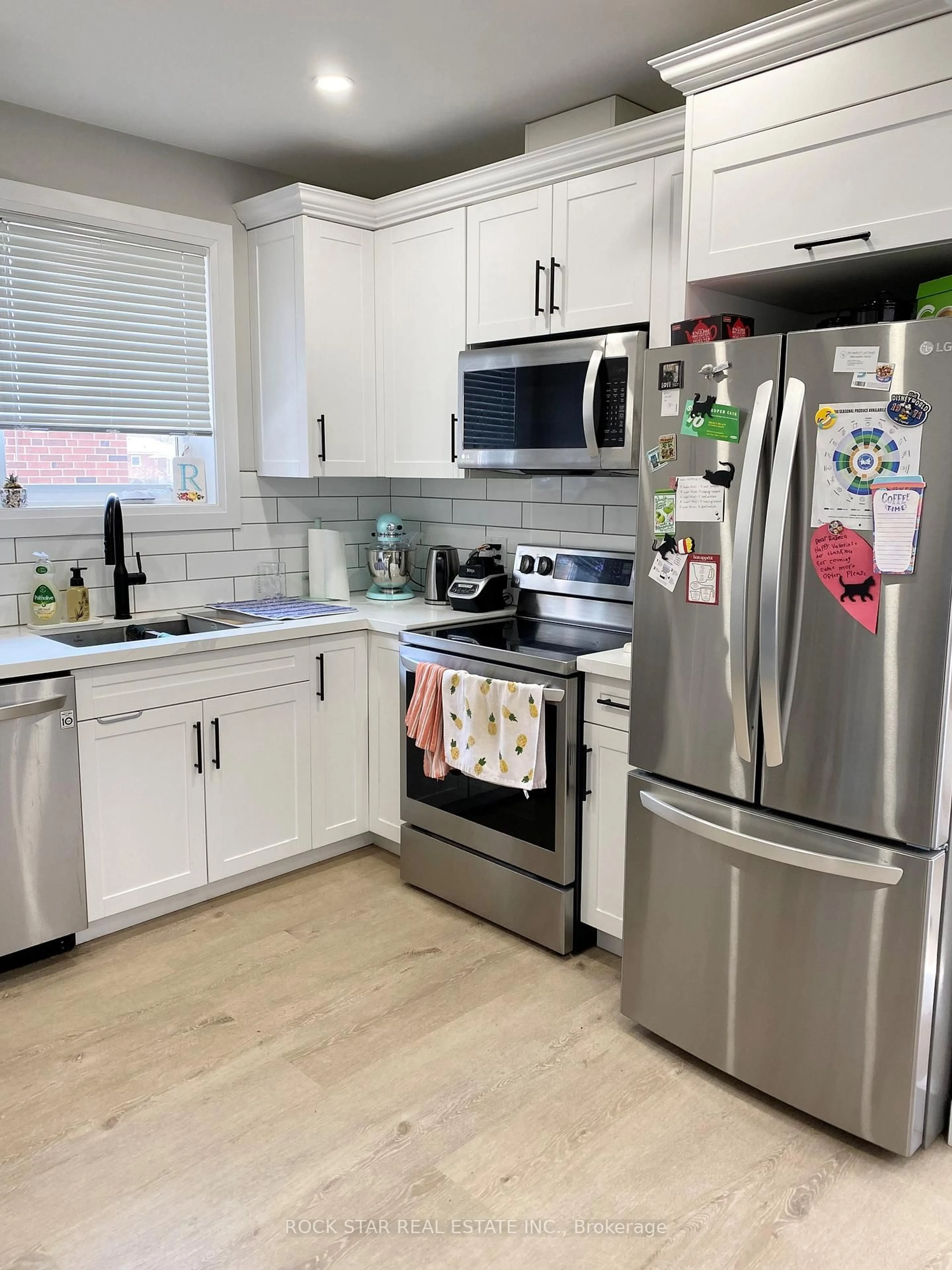 Open concept kitchen, ceramic/tile floor for 889 Fennell Ave, Hamilton Ontario L8V 1W5
