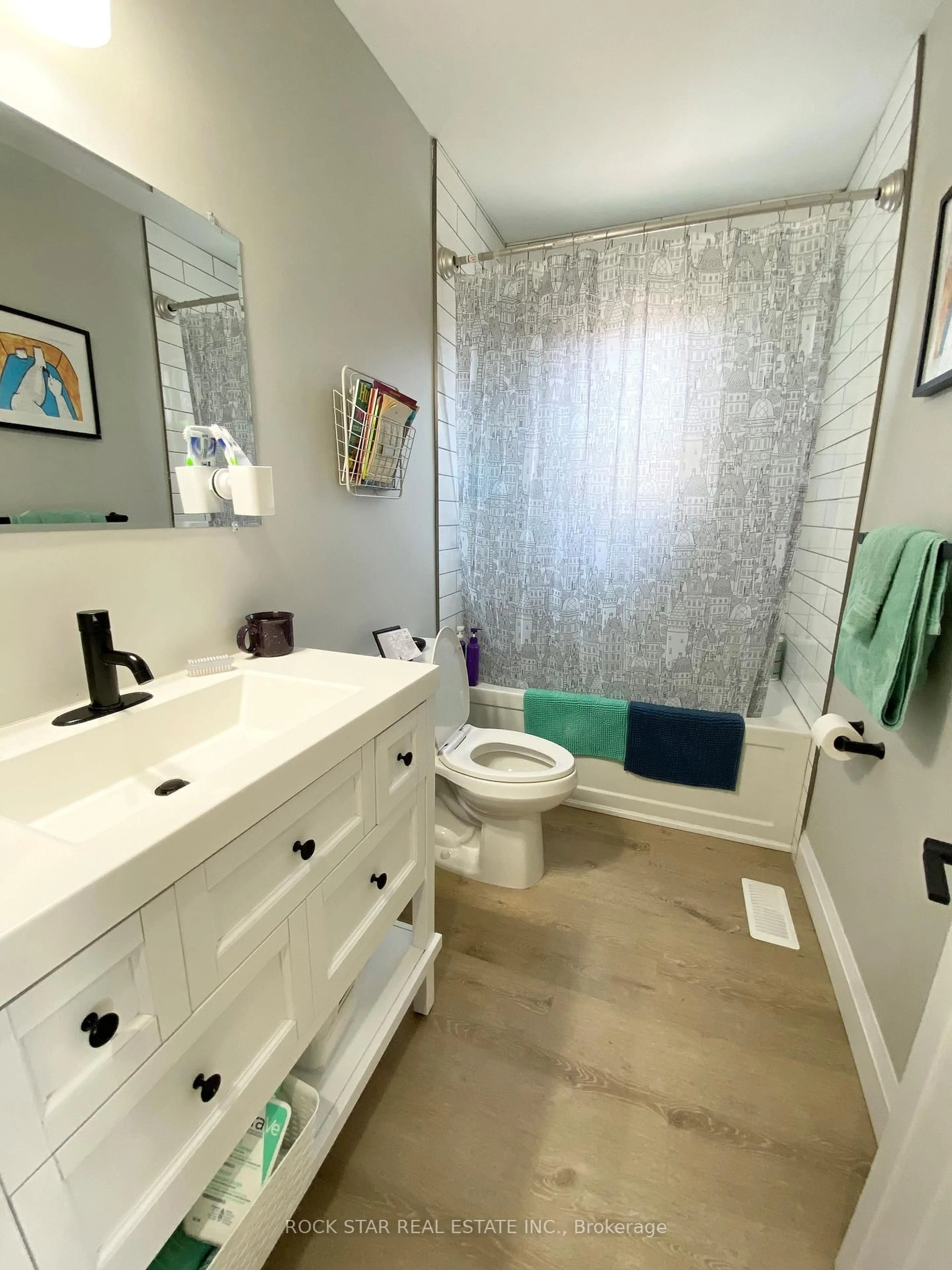 Contemporary bathroom, ceramic/tile floor for 889 Fennell Ave, Hamilton Ontario L8V 1W5