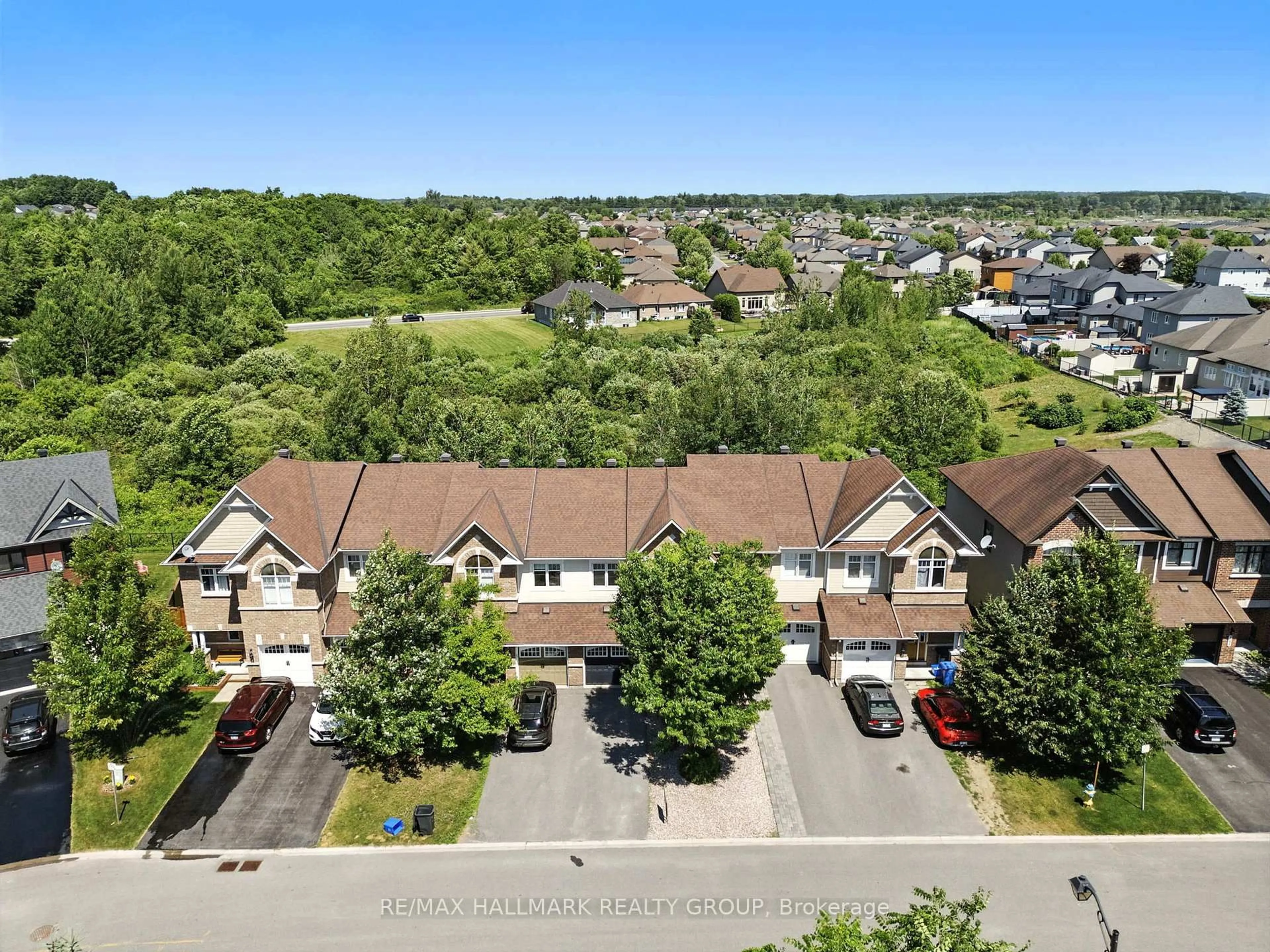 A pic from outside/outdoor area/front of a property/back of a property/a pic from drone, mountain view for 2253 Marble Cres, Clarence-Rockland Ontario K4K 0G9