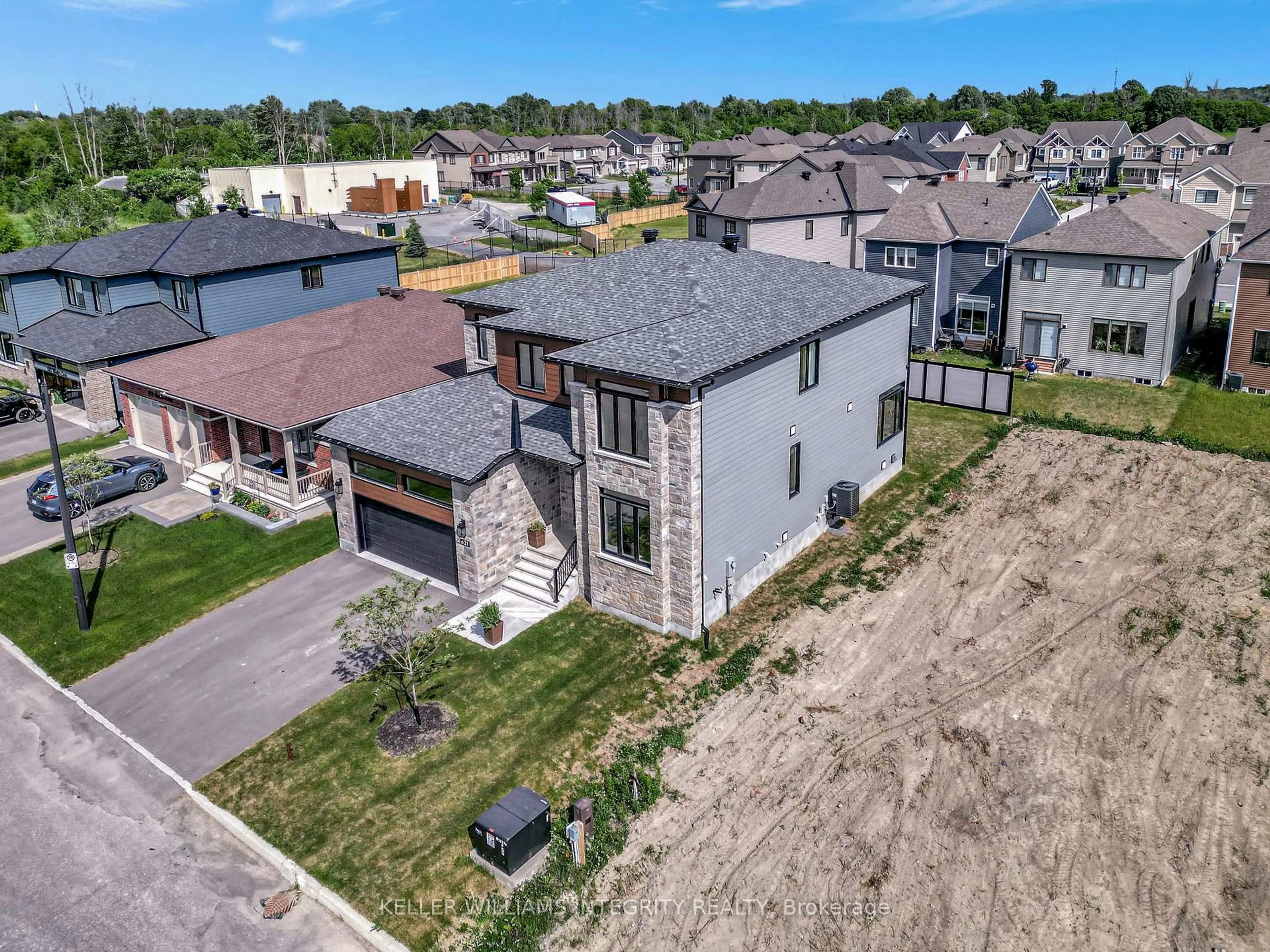 A pic from outside/outdoor area/front of a property/back of a property/a pic from drone, street for 621 Noriker Crt, Richmond Ontario K0A 2Z0