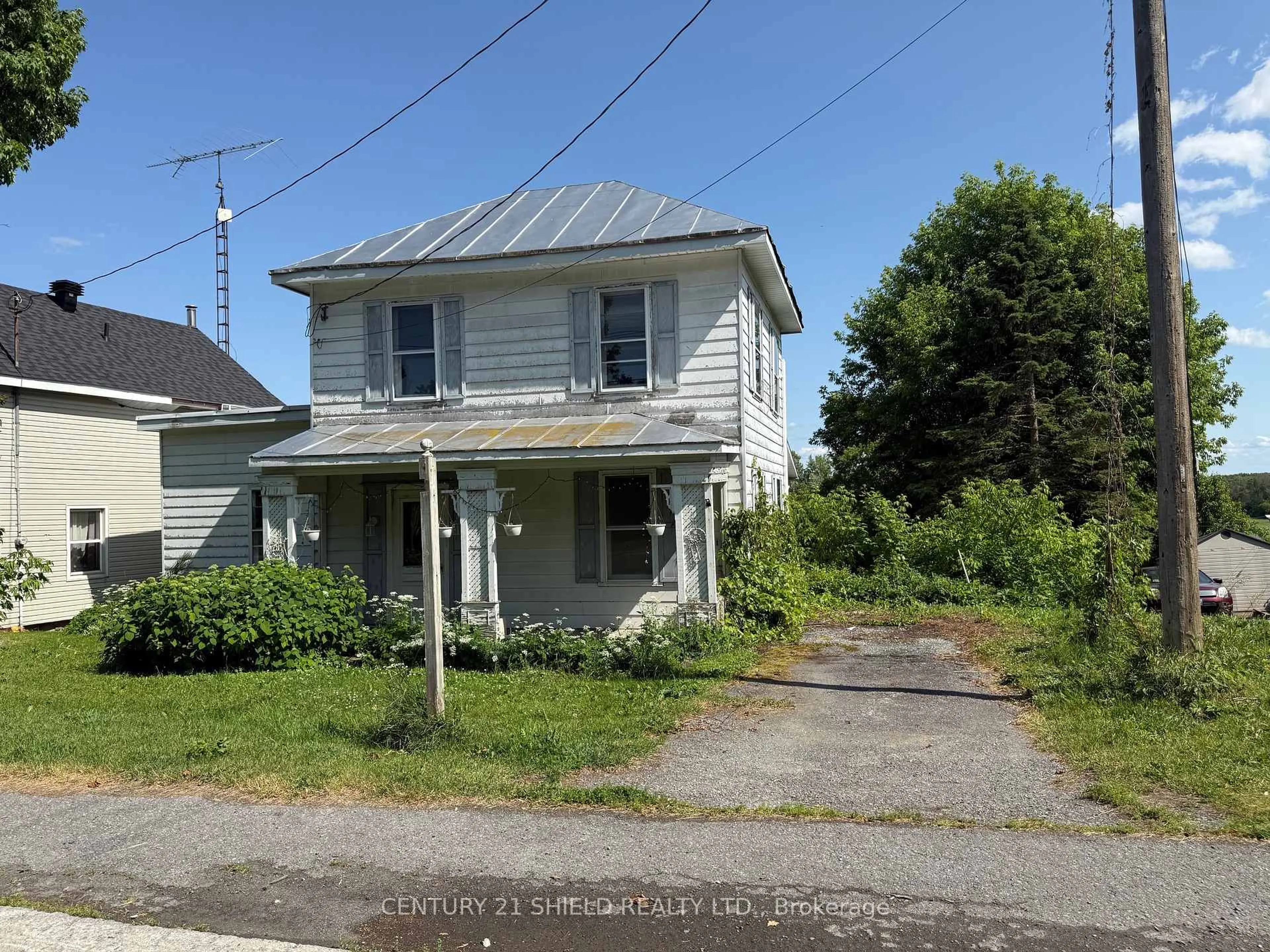 A pic from outside/outdoor area/front of a property/back of a property/a pic from drone, street for 20064 County Rd 18 Rd, South Glengarry Ontario K0C 2J0
