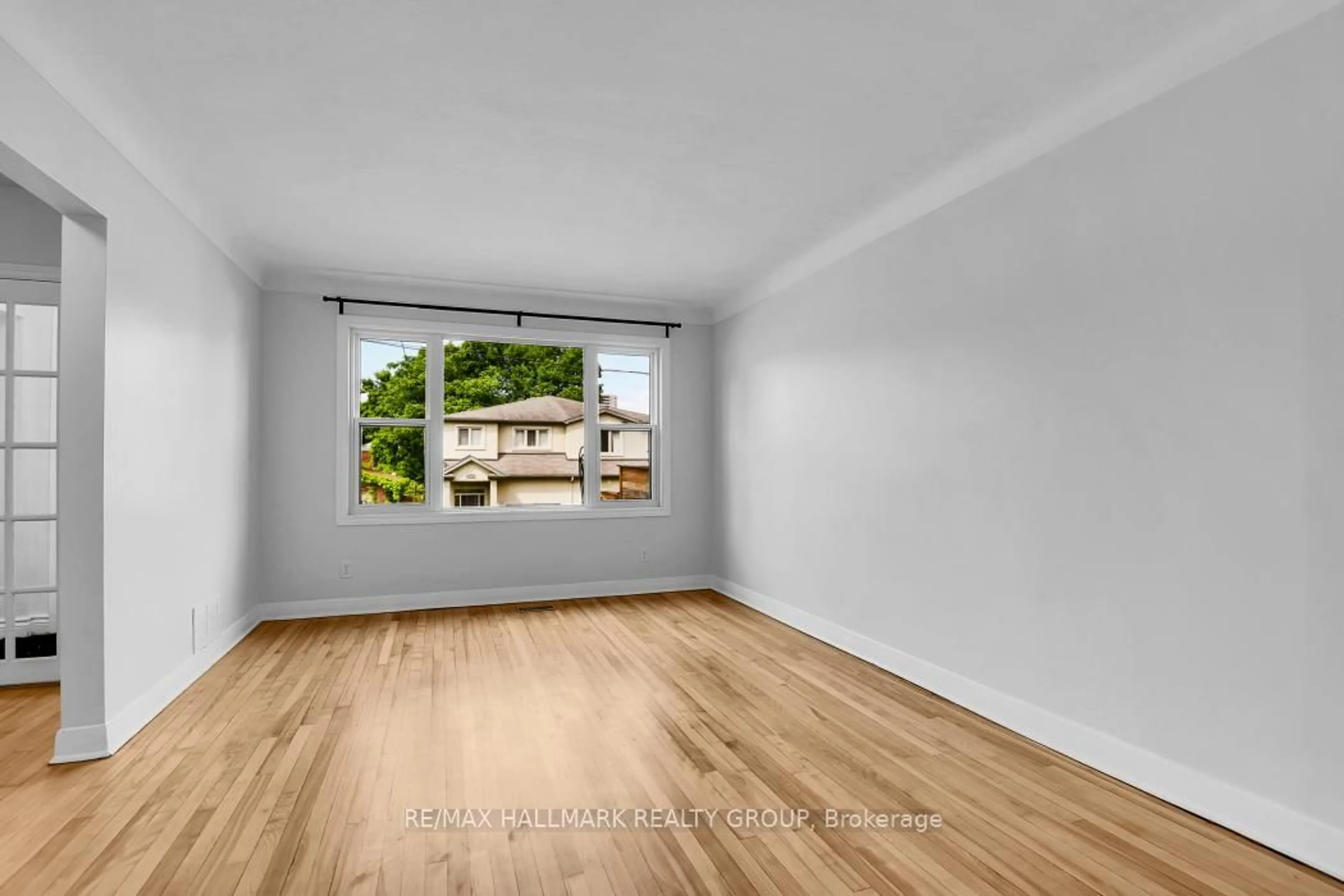 A pic of a room for 233 ALLISON Ave, Ottawa Ontario K2B 5C1