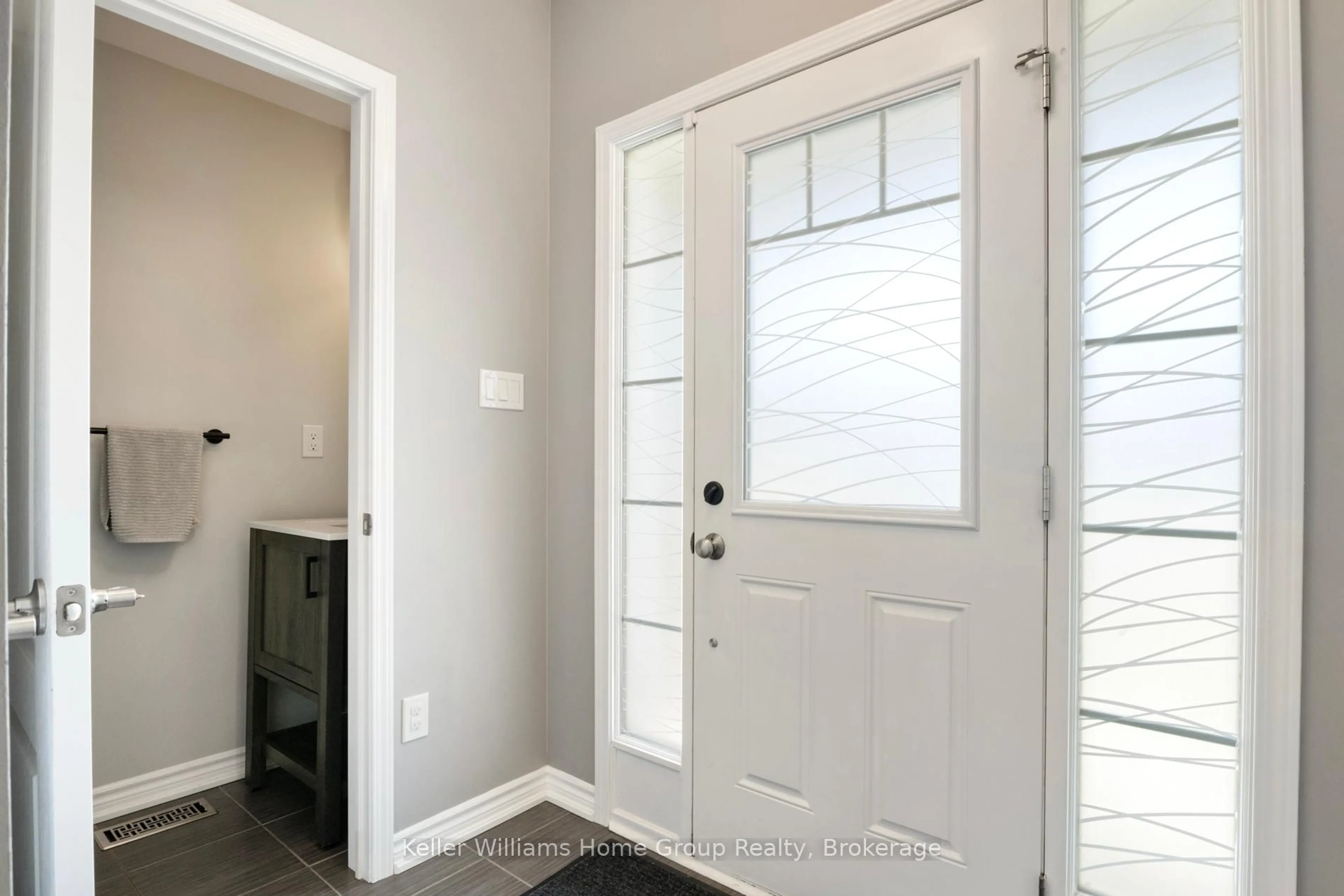 Indoor entryway for 173 West Oak Tr, Kitchener Ontario N2R 0J3