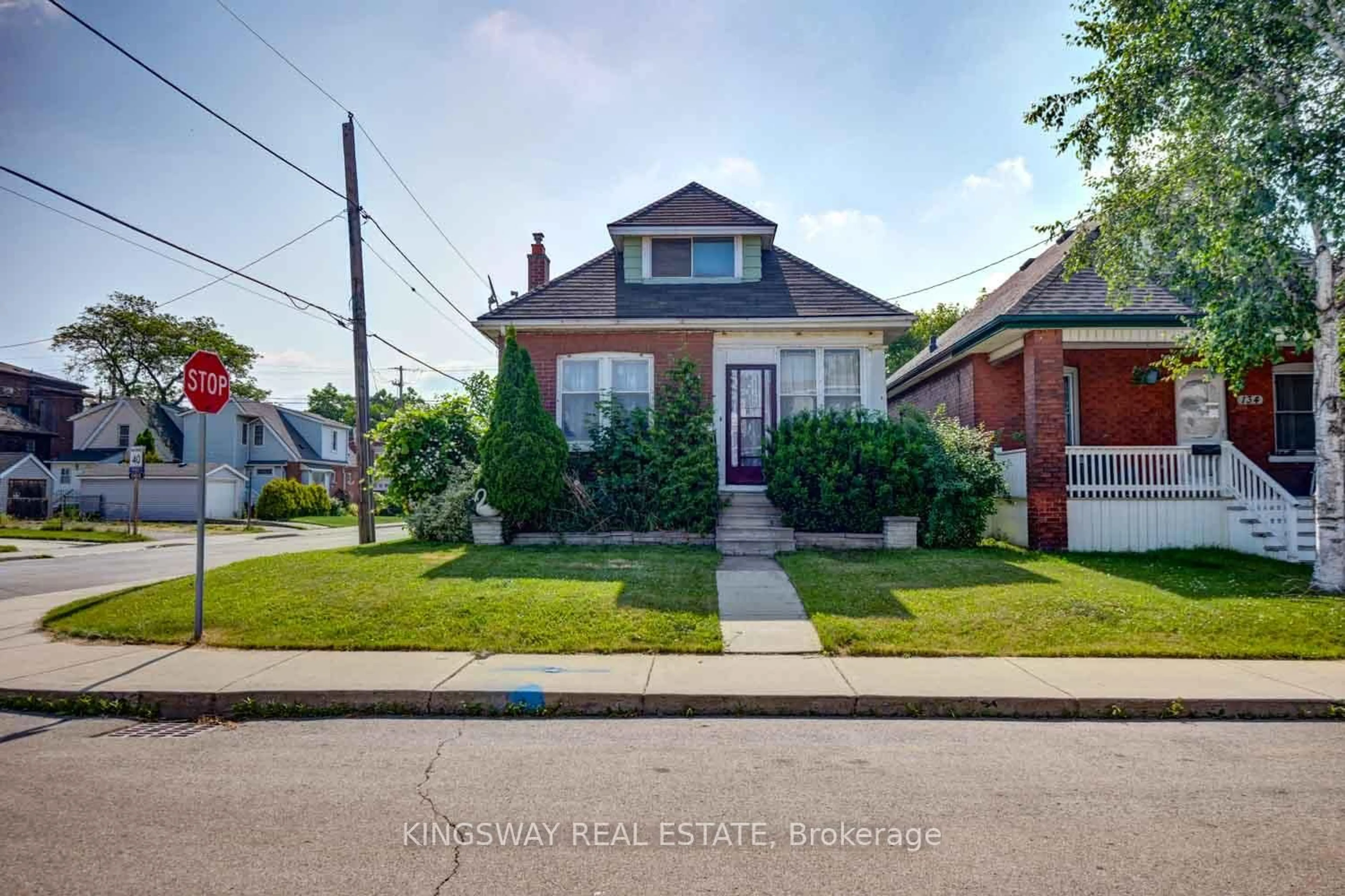 Home with brick exterior material, street for 136 Connaught Ave, Hamilton Ontario L8L 6Z1