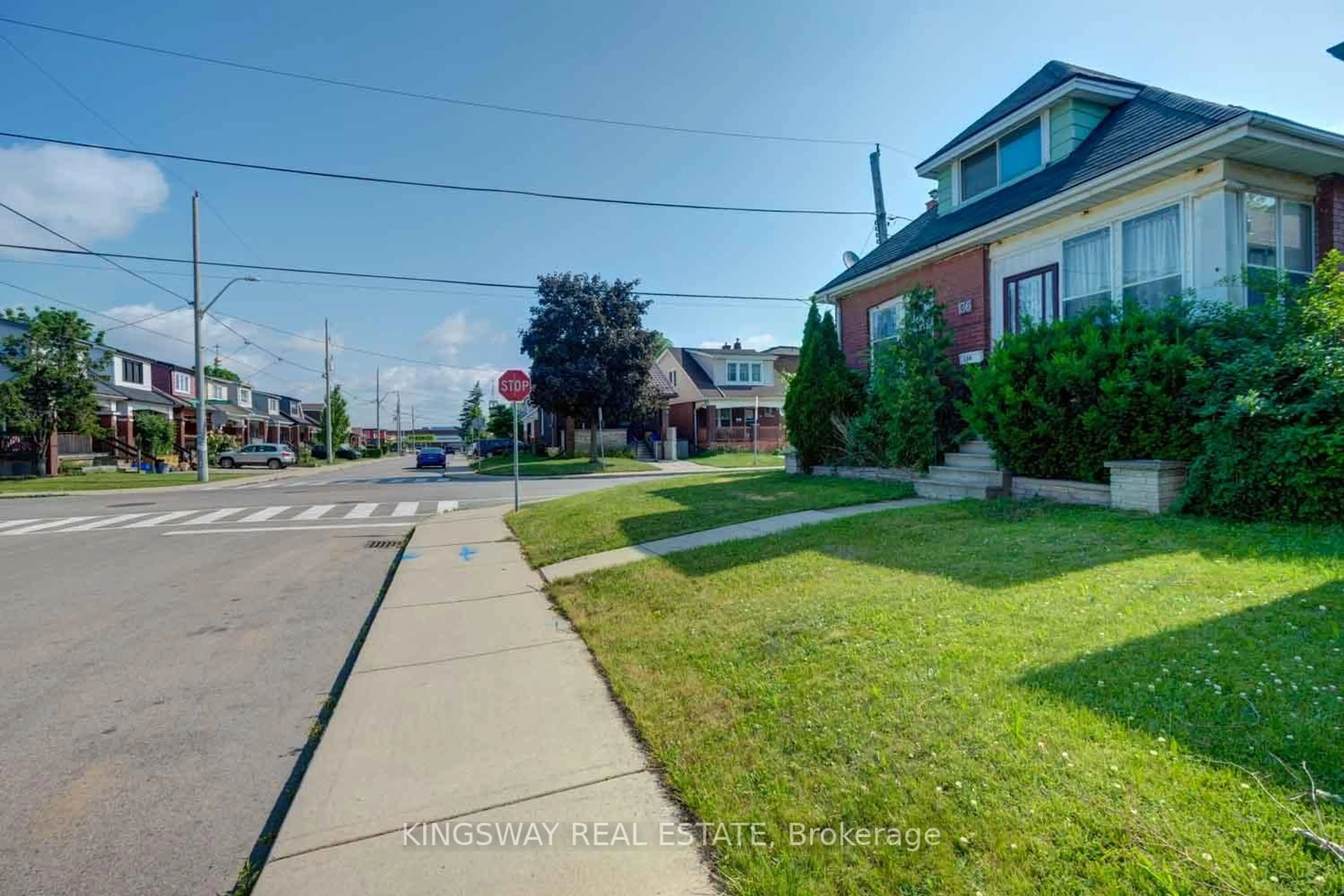 A pic from outside/outdoor area/front of a property/back of a property/a pic from drone, street for 136 Connaught Ave, Hamilton Ontario L8L 6Z1