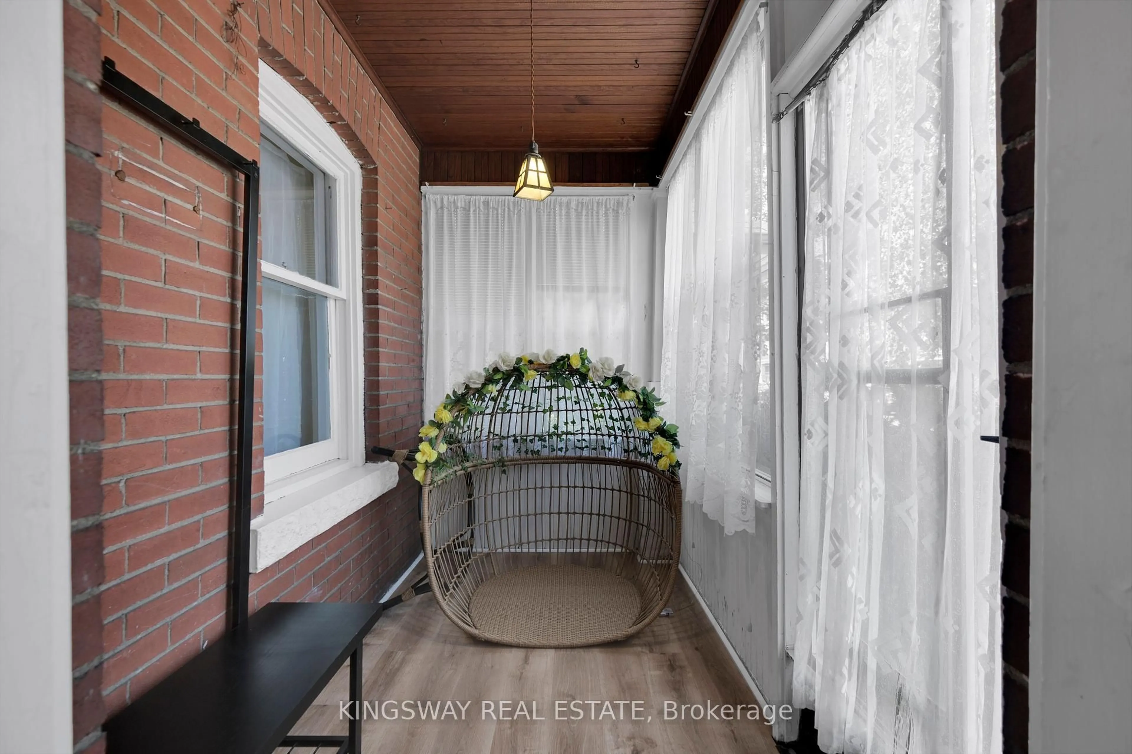 Unknown for 136 Connaught Ave, Hamilton Ontario L8L 6Z1