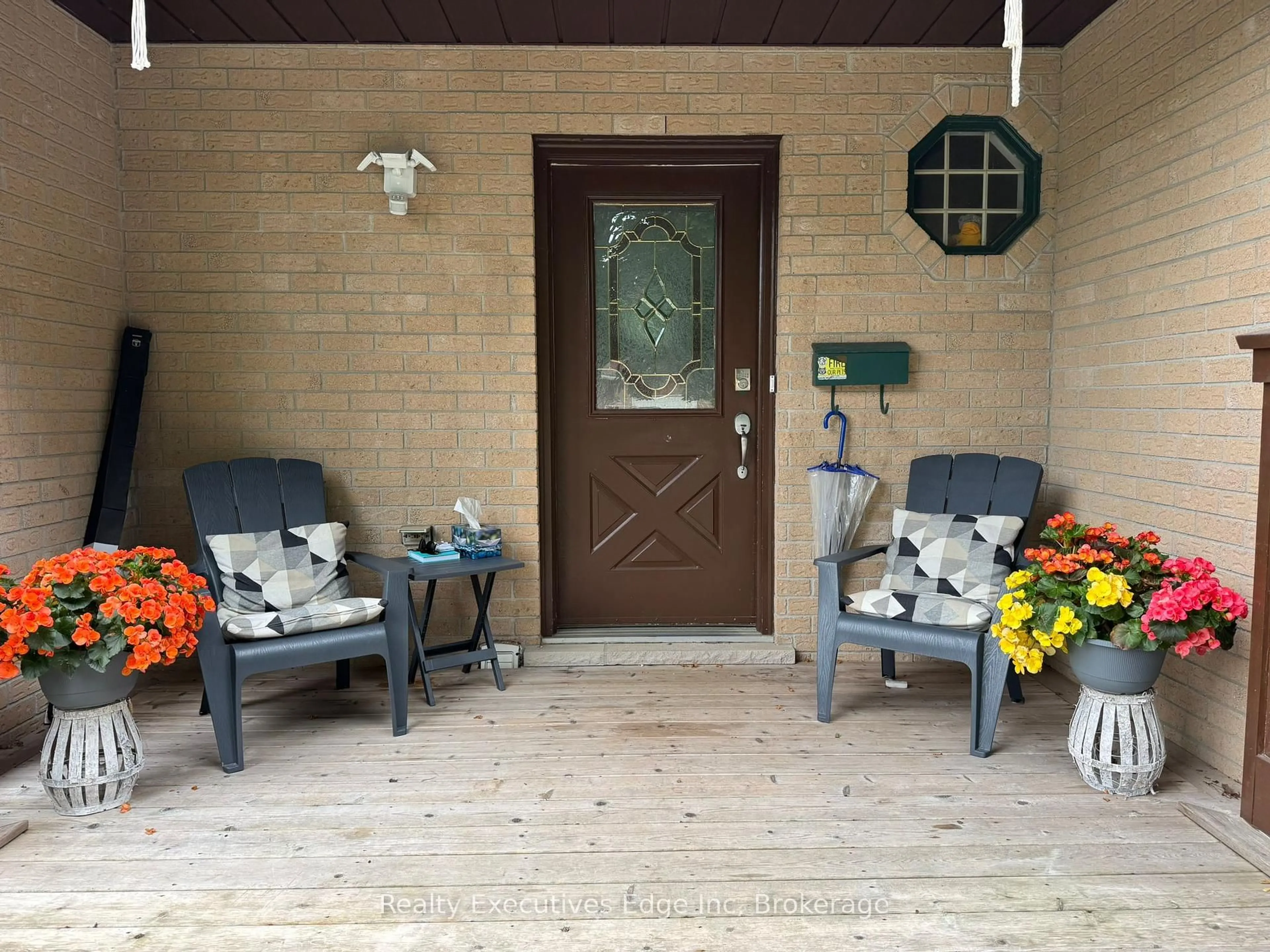 Indoor entryway for 23 Sagewood Pl, Guelph Ontario N1G 3M8