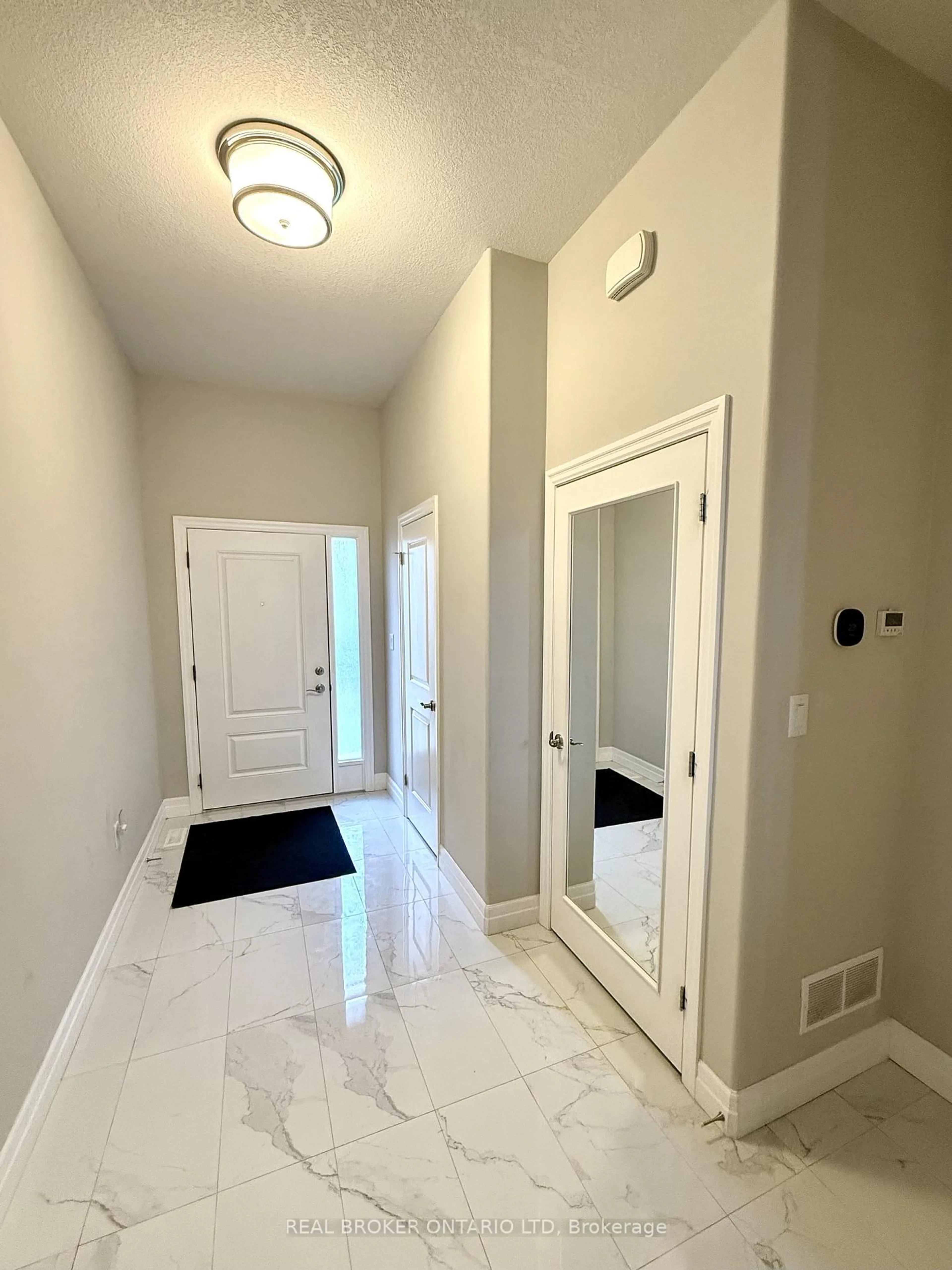 Indoor entryway for 851 Sarnia Rd, London North Ontario N6H 0K3
