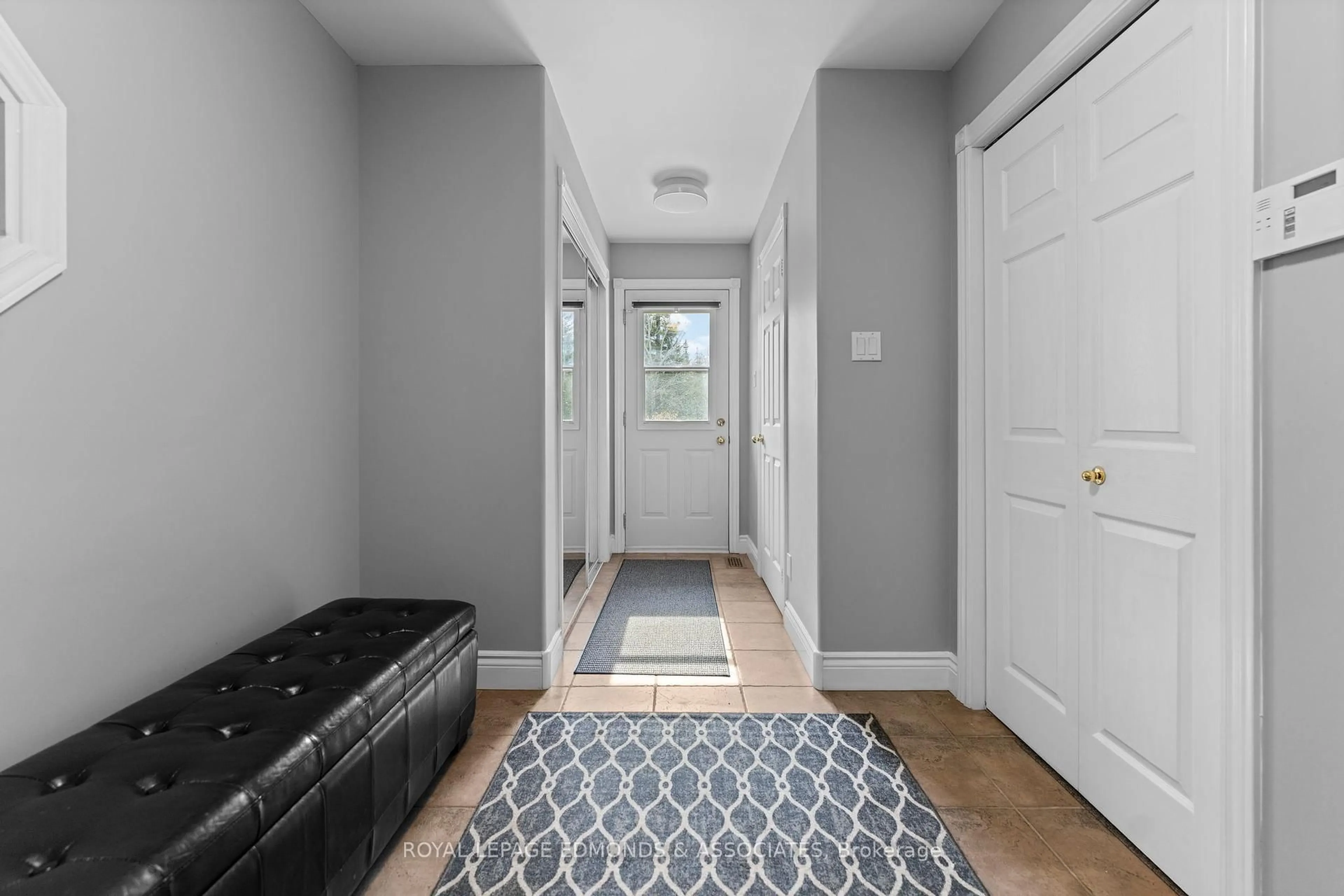 Indoor entryway for 50 Blue Danube Way, Pembroke Ontario K8A 6W2