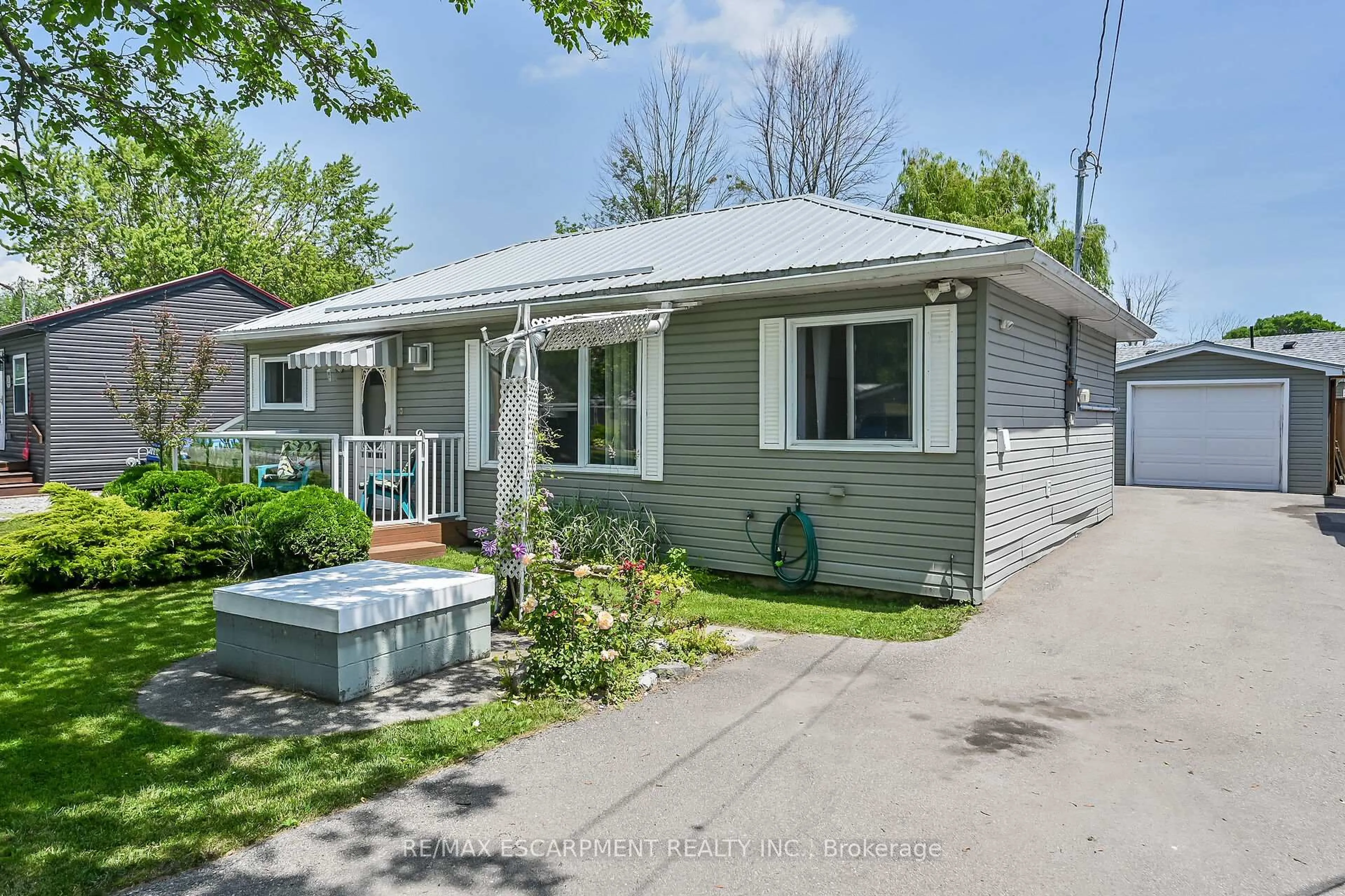 A pic from outside/outdoor area/front of a property/back of a property/a pic from drone, street for 8 WITHERSPOON Dr, Haldimand Ontario N0A 1L0