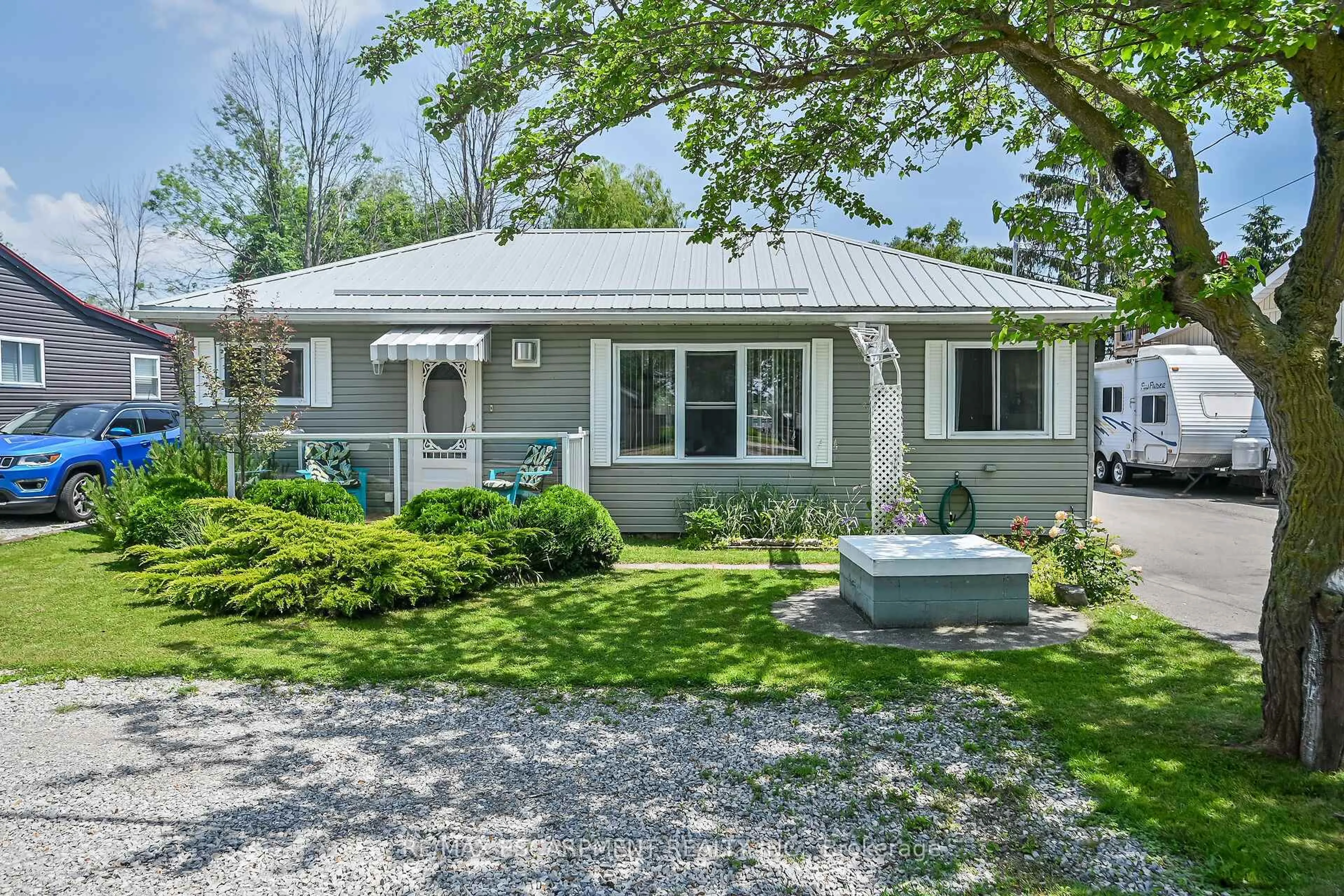 Home with vinyl exterior material, street for 8 WITHERSPOON Dr, Haldimand Ontario N0A 1L0
