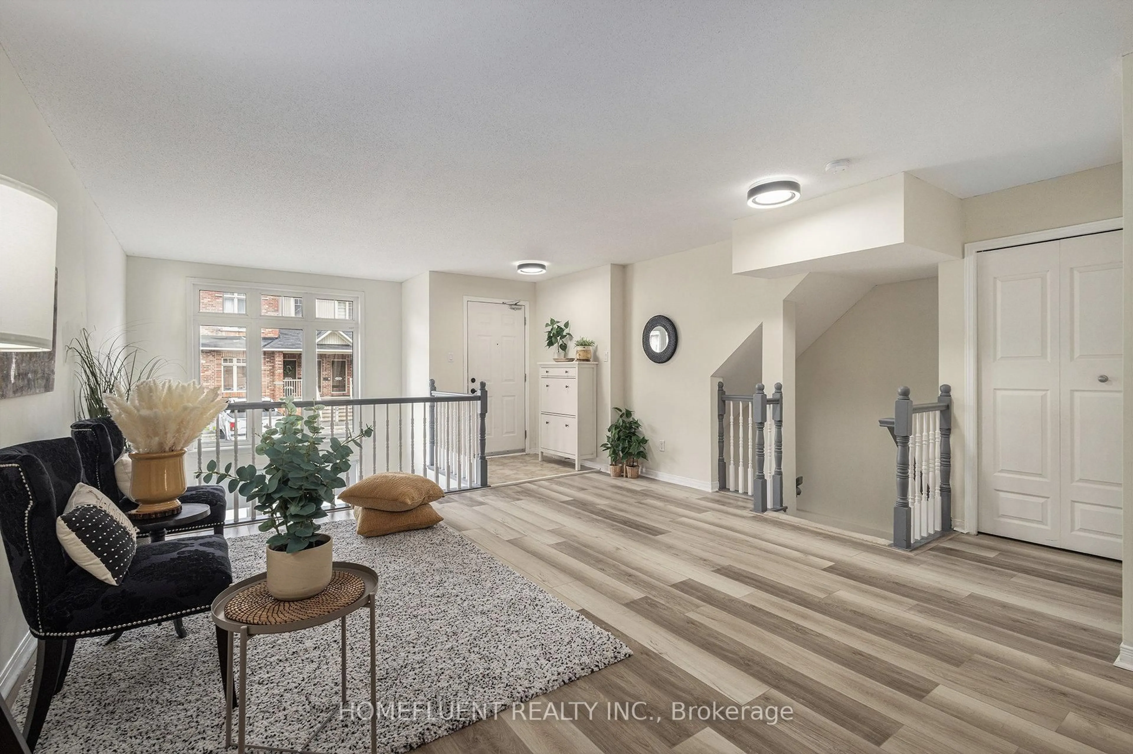 Indoor entryway for 1512 Walkley Rd #109, Ottawa Ontario K1V 2G7