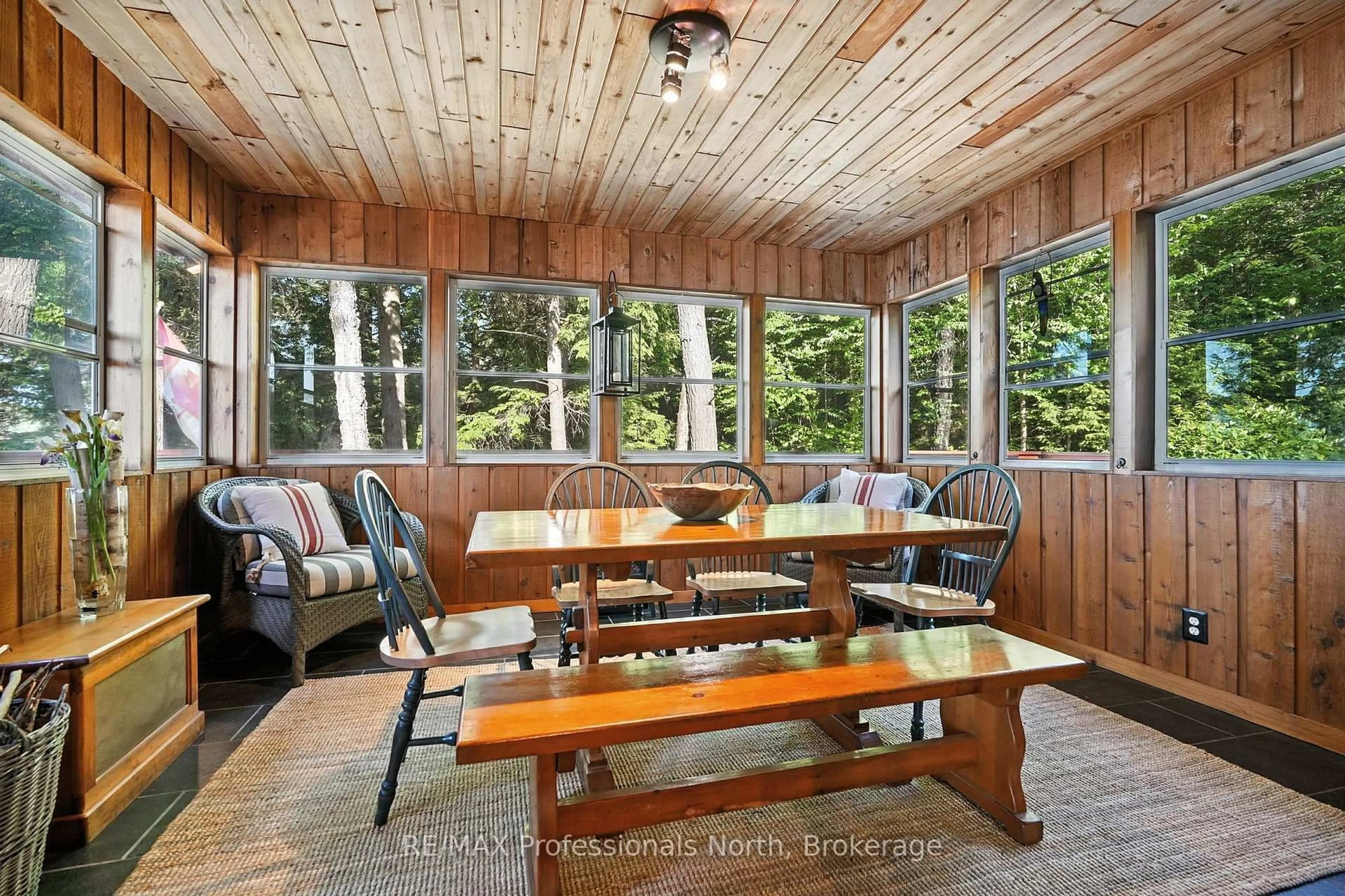 Dining room, wood/laminate floor for 1055 Boxstove Point Tr, Dysart et al Ontario K0M 1S0