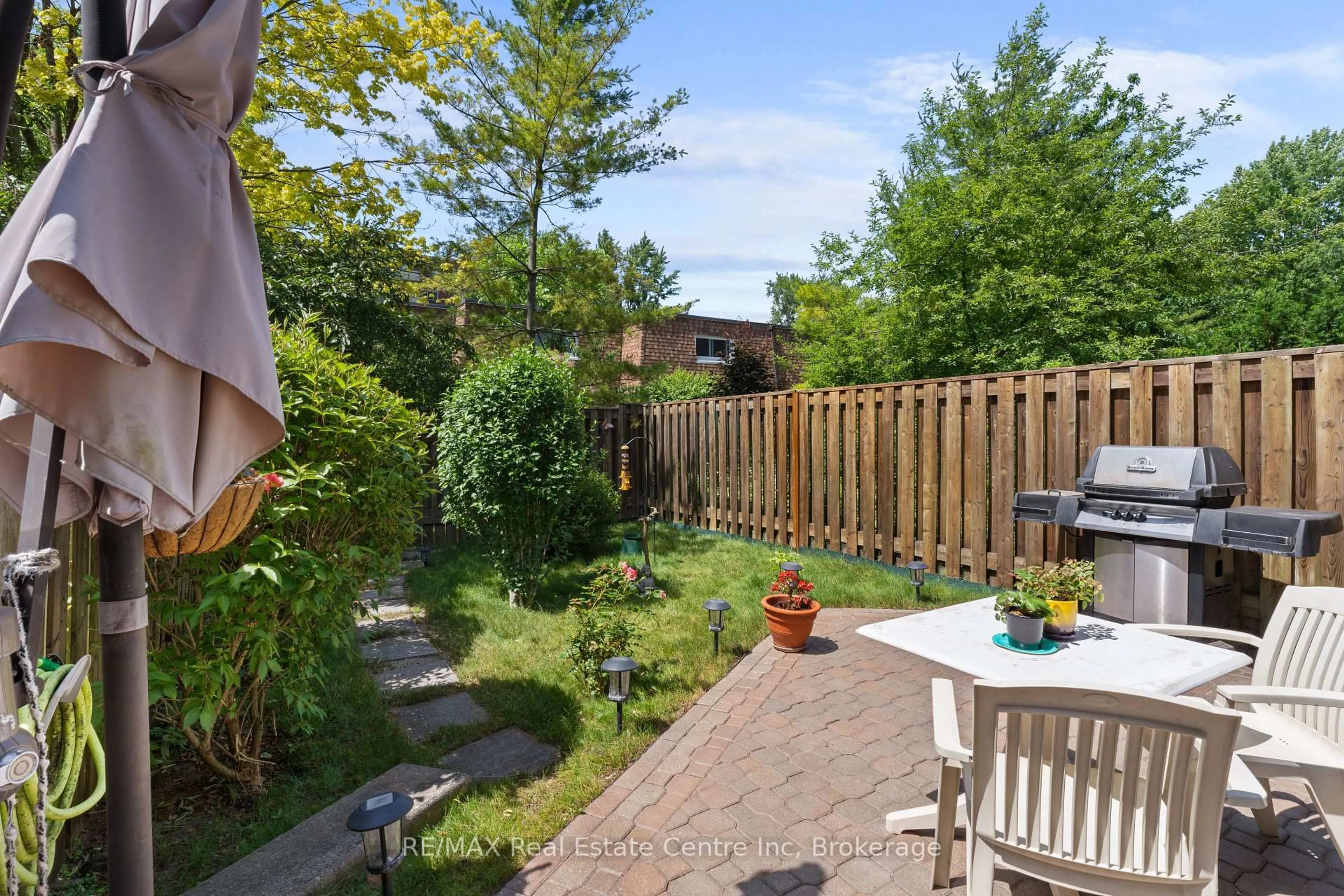 Patio, street for 383 Edinburgh Rd #28, Guelph Ontario N1G 2K7