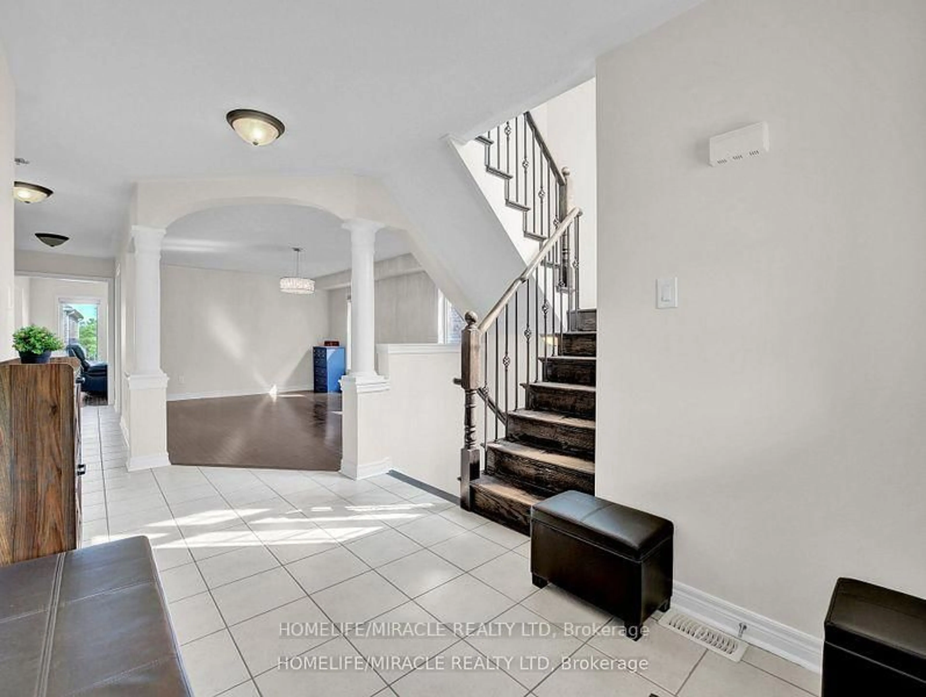 Indoor entryway for 26 Stephenson Rd, Brantford Ontario N3S 0B4