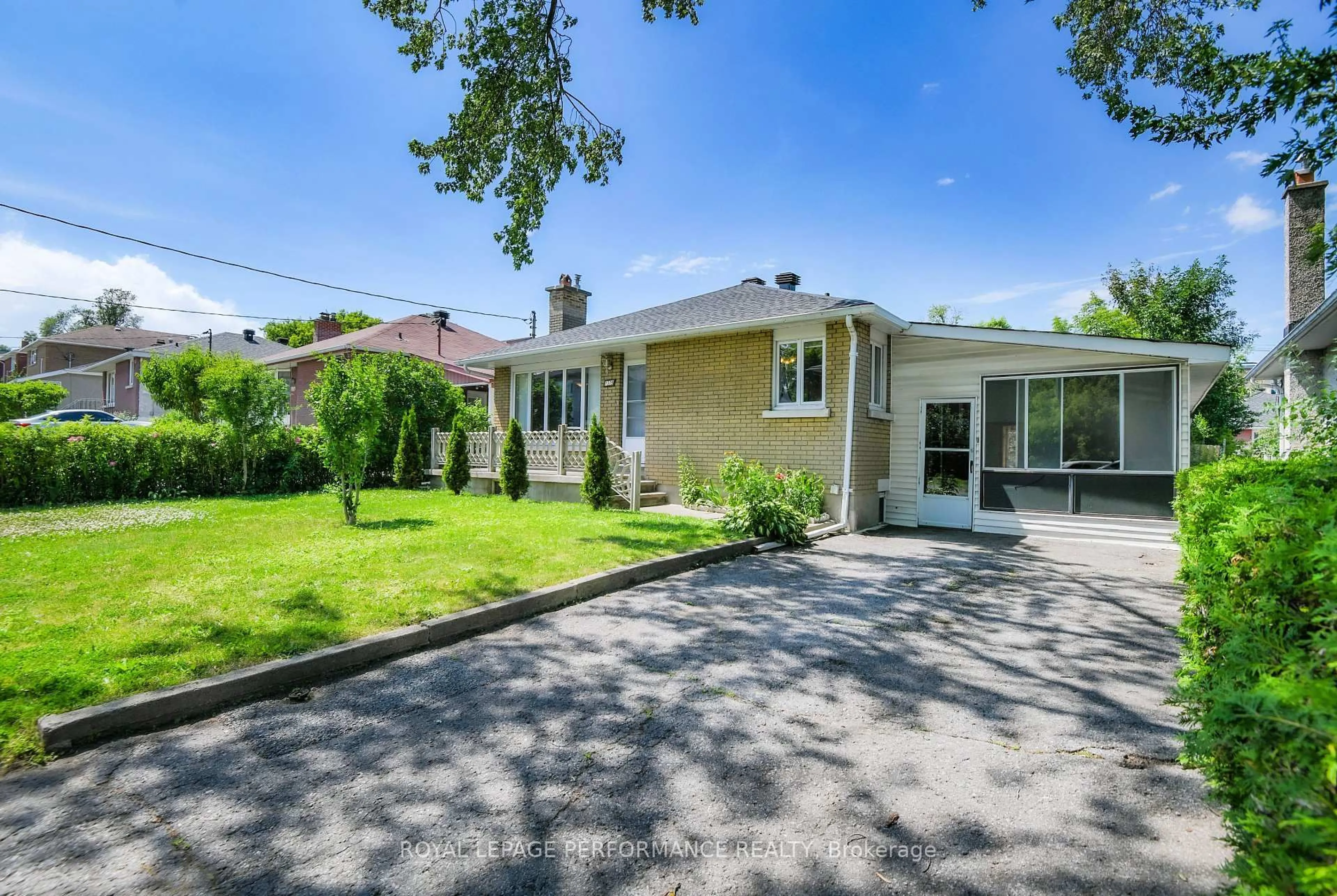 A pic from outside/outdoor area/front of a property/back of a property/a pic from drone, street for 1379 Mayview Ave, Ottawa Ontario K1Z 8H6
