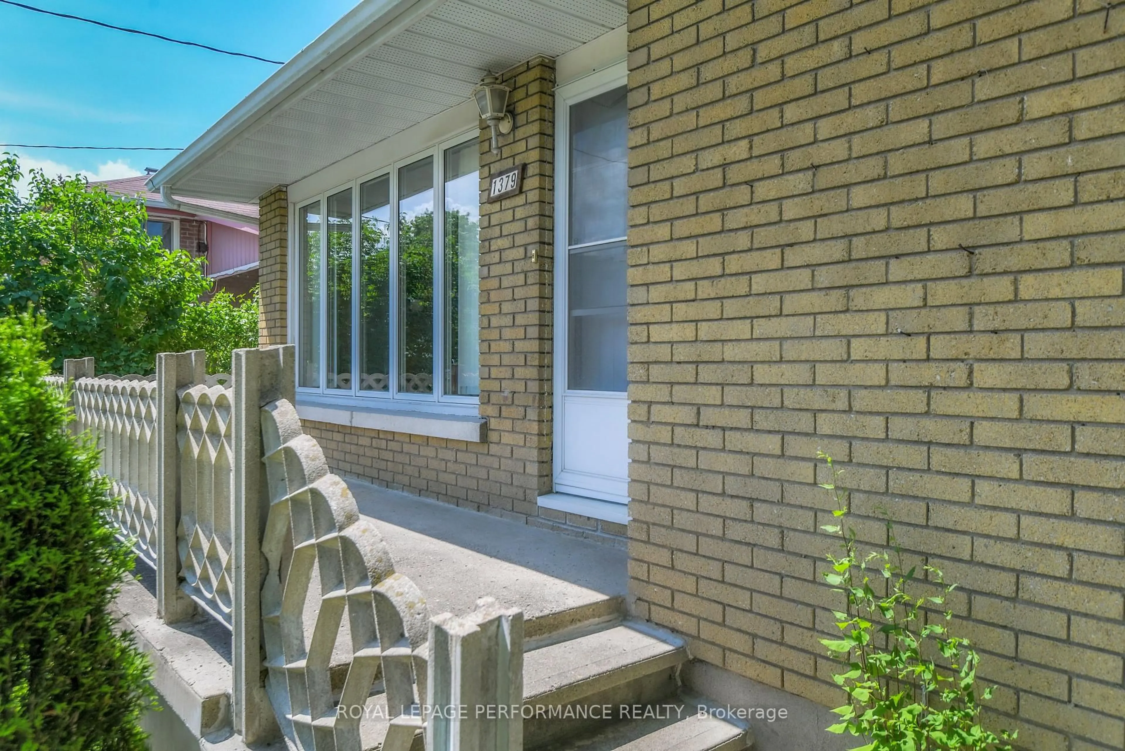 Unknown for 1379 Mayview Ave, Ottawa Ontario K1Z 8H6