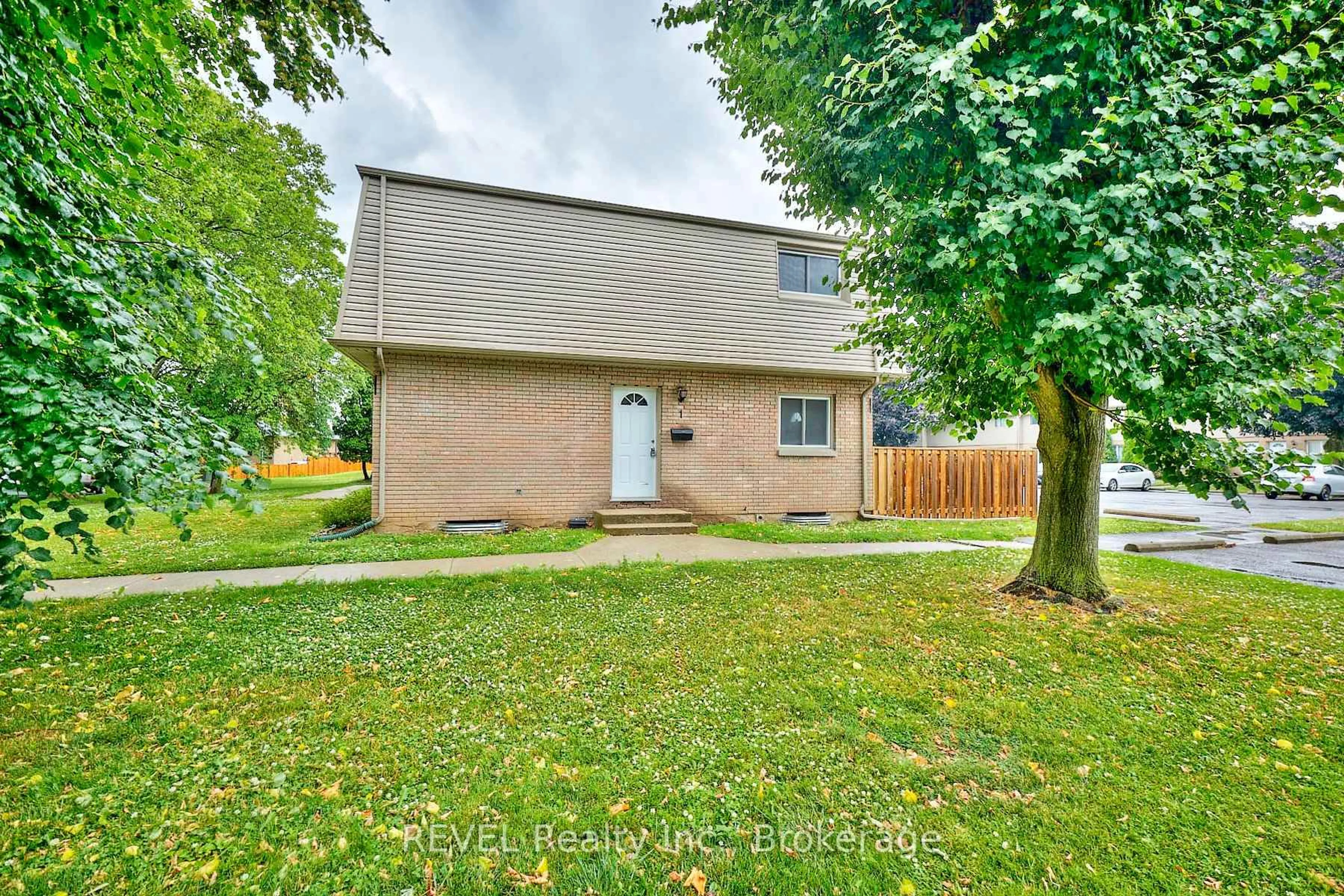 Home with brick exterior material, street for 4215 Meadowvale Dr #1, Niagara Falls Ontario L2E 5W8