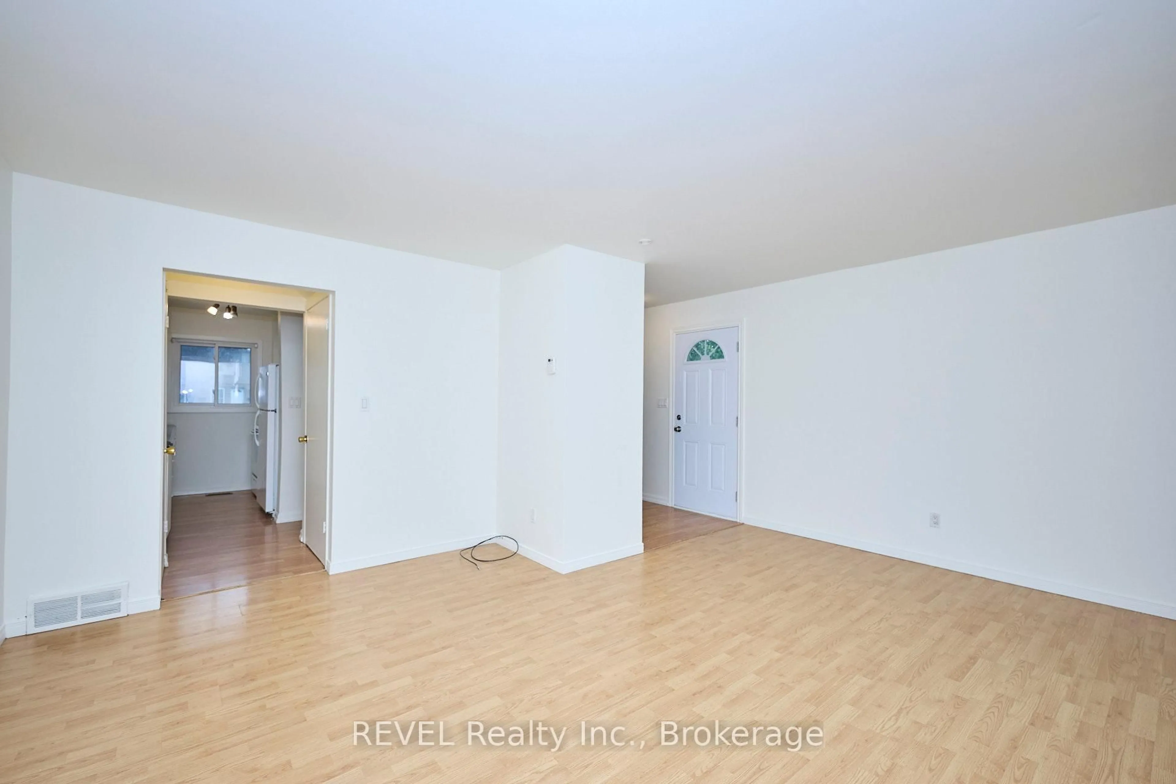 A pic of a room for 4215 Meadowvale Dr #1, Niagara Falls Ontario L2E 5W8