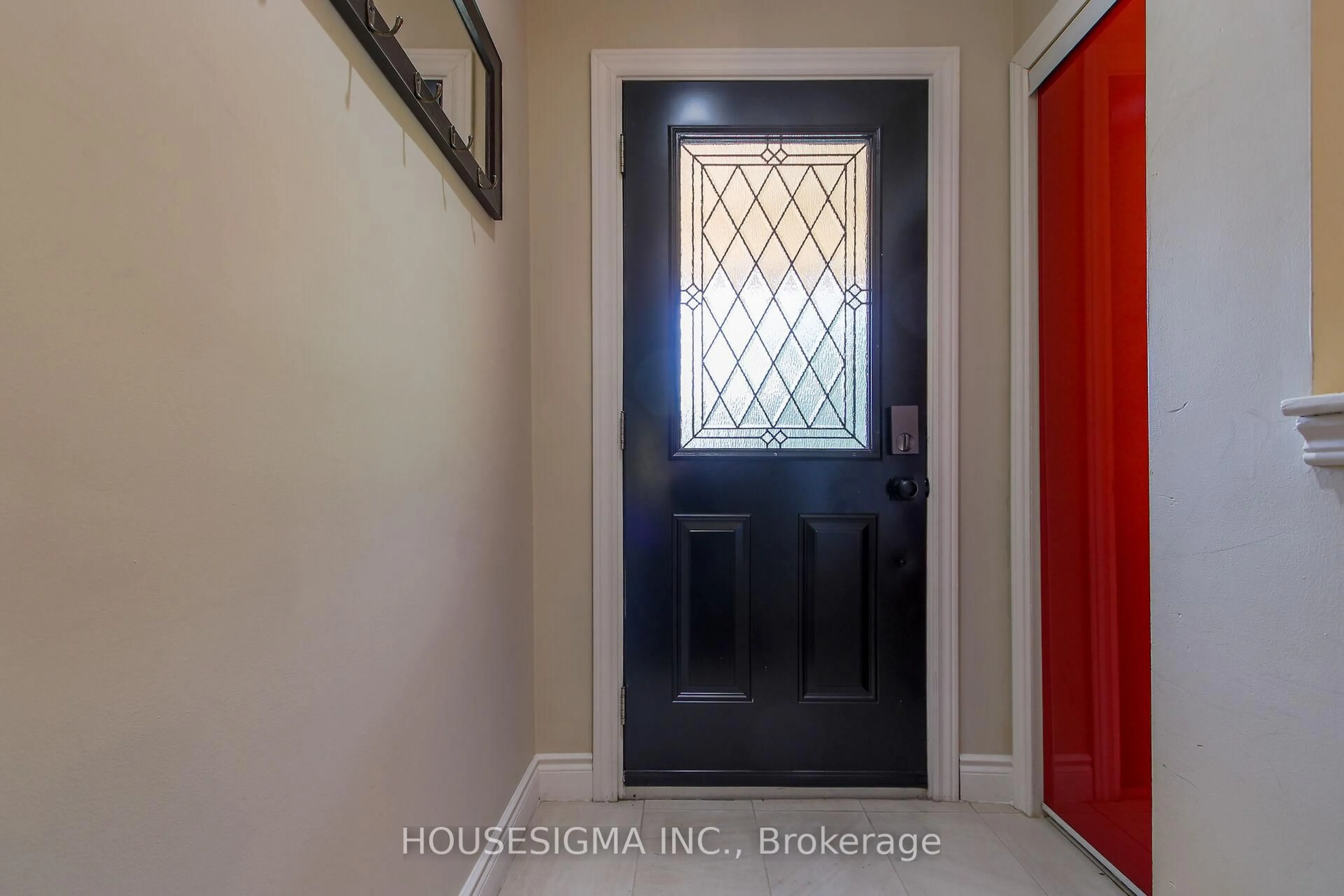Indoor entryway for 8 Mountain Ave, Hamilton Ontario L8P 4E9