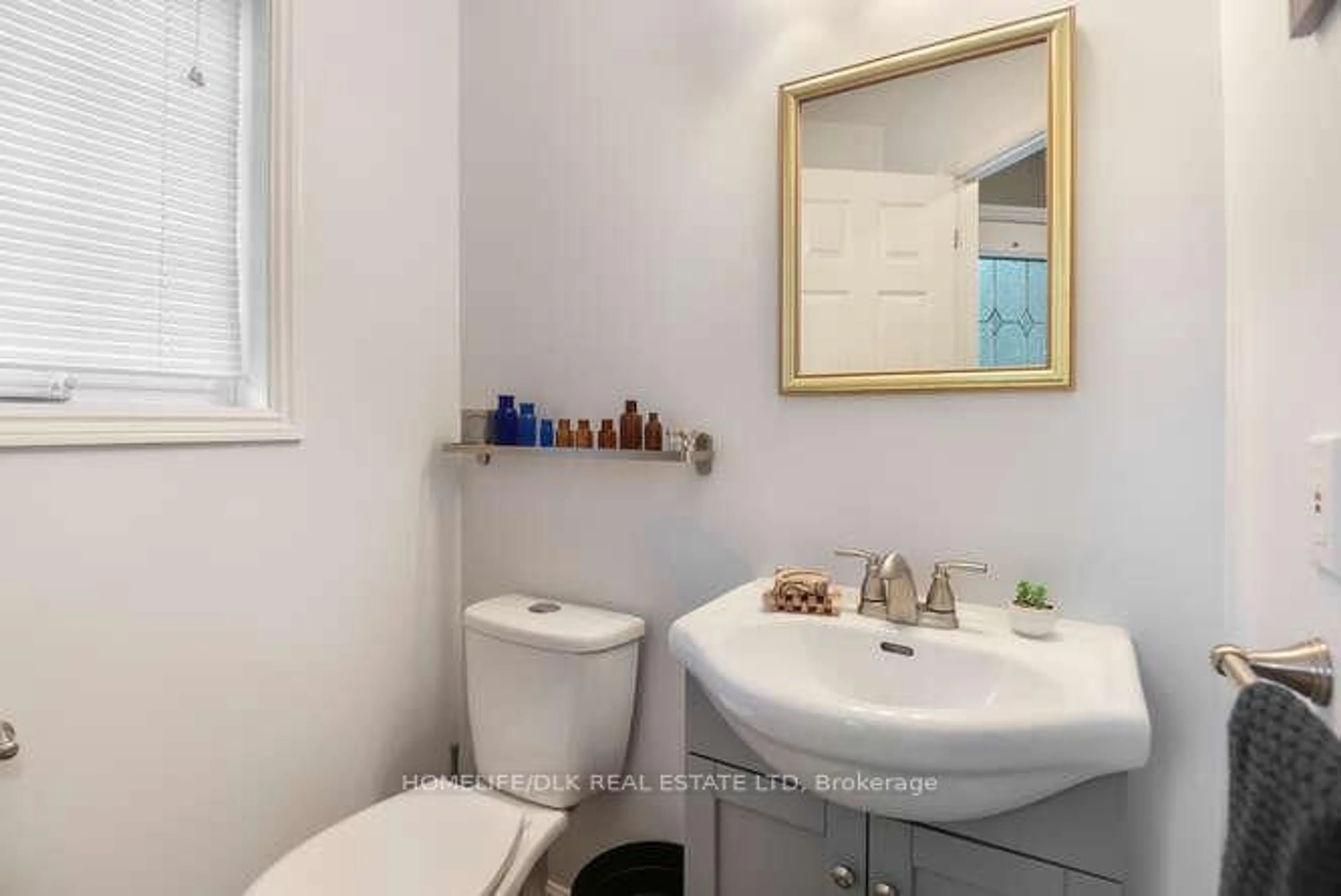 Standard bathroom, ceramic/tile floor for 506 King St, Brockville Ontario K6V 3T2